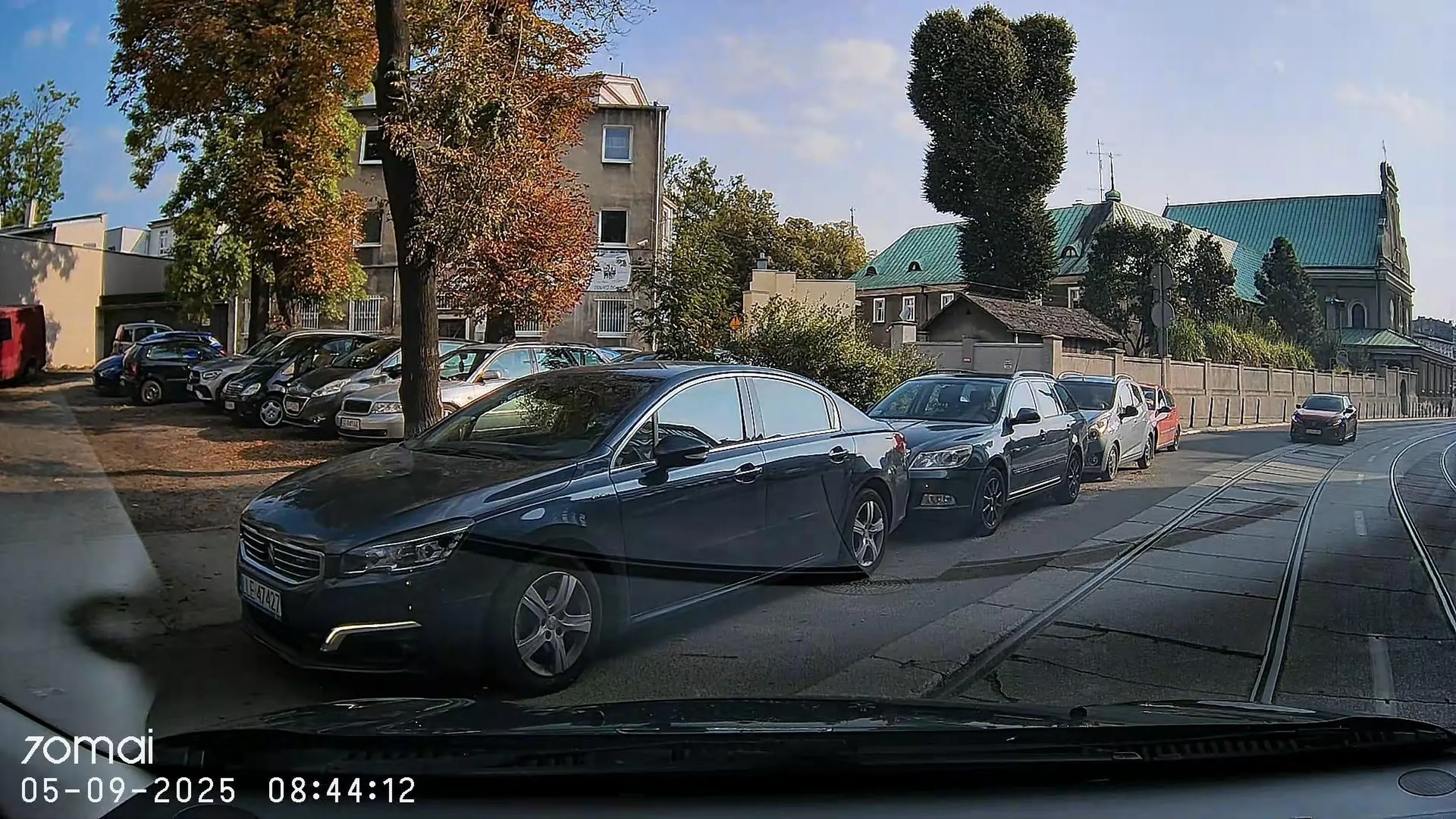 Gratuluję pomysłu parkowania! Świetne miejsce żeby zastawić ludzi na parkingu i Skodę. Masz szczęście że zapominałem że mam karniaki w aucie