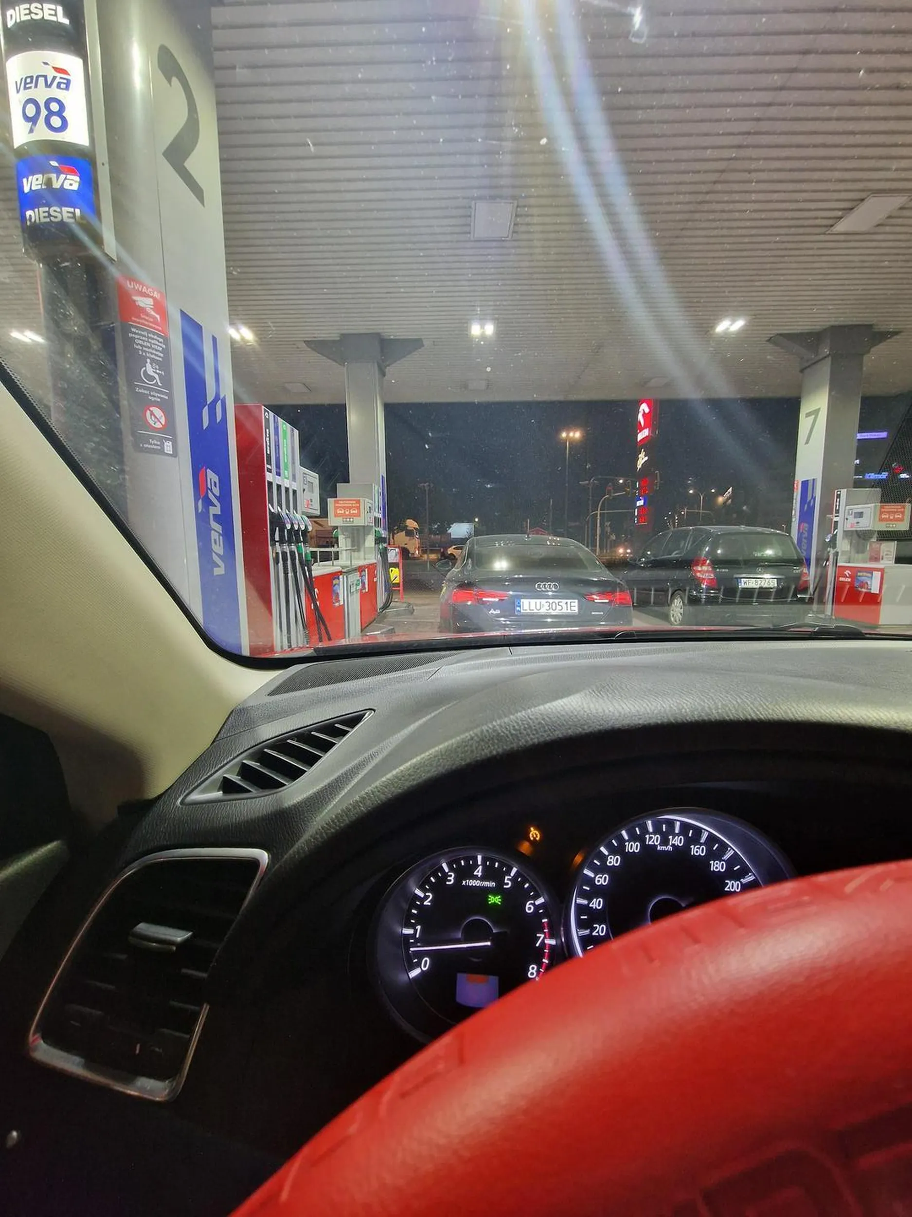 Nie ma jak być sucha pipką z koleżka od loda i zastawić całą stacje  kałdi. 4 zera na masce i dwa w środku.