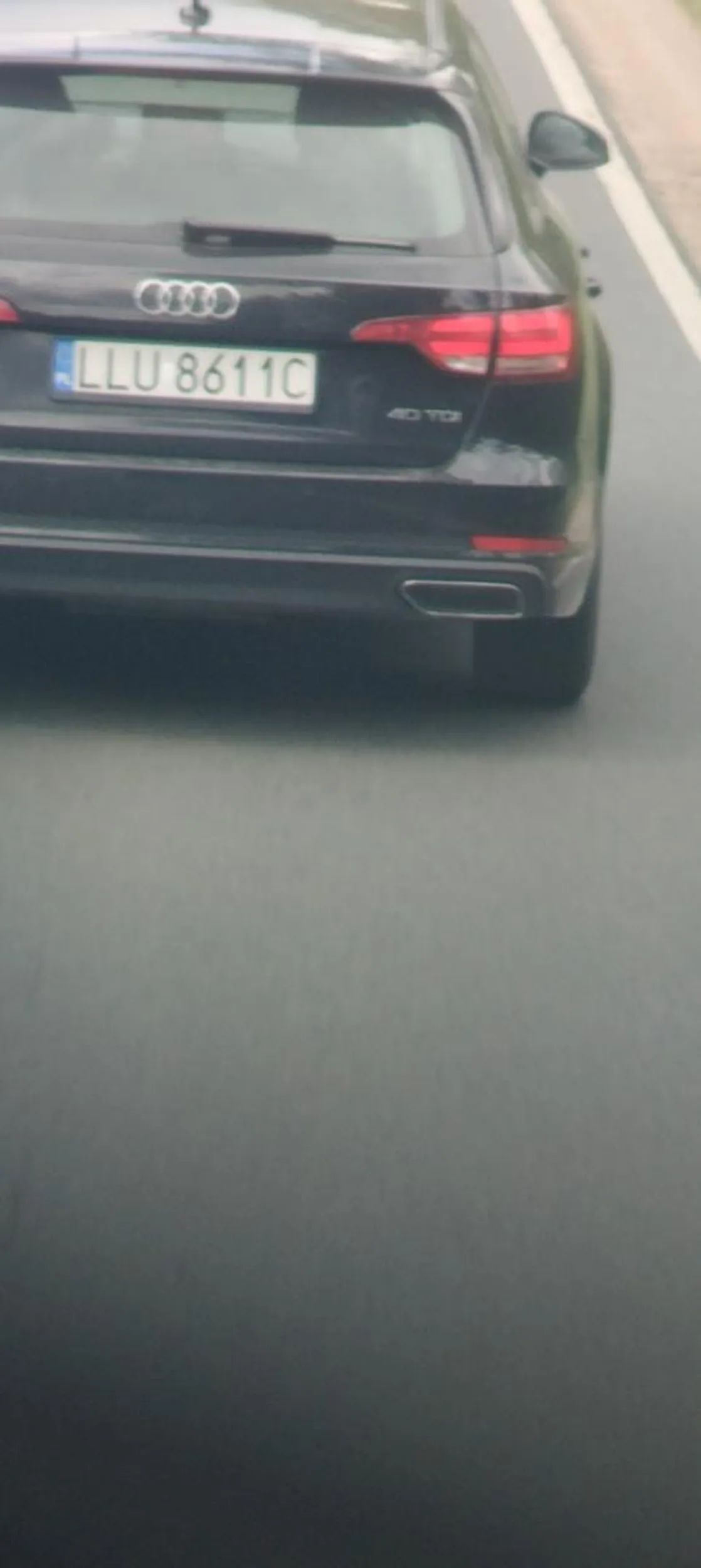 Brawo dla tego zjeba całą drogę od Łukowa do Siedlec pisał SMSy podczas drogi