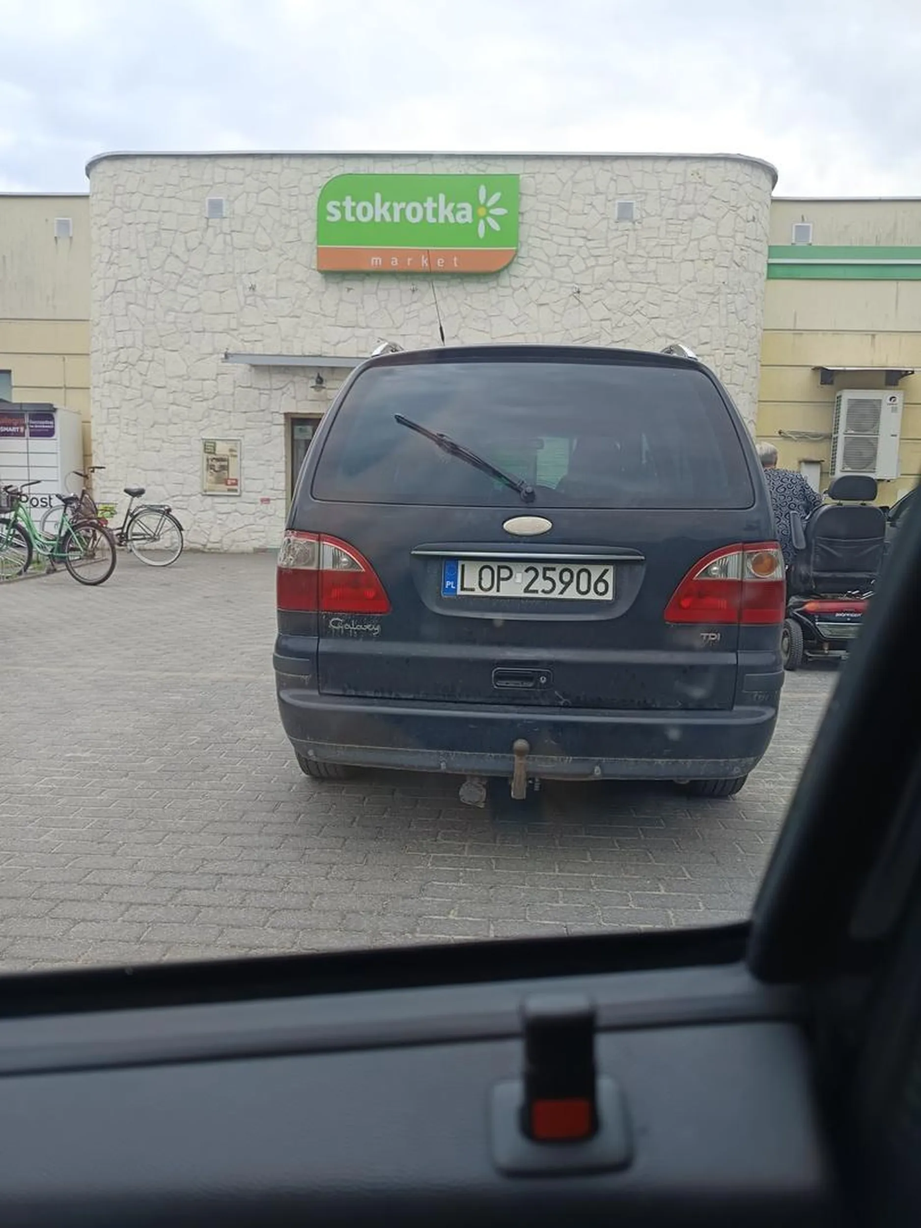 Następnym razem polecam zaparkować w sklepie ?