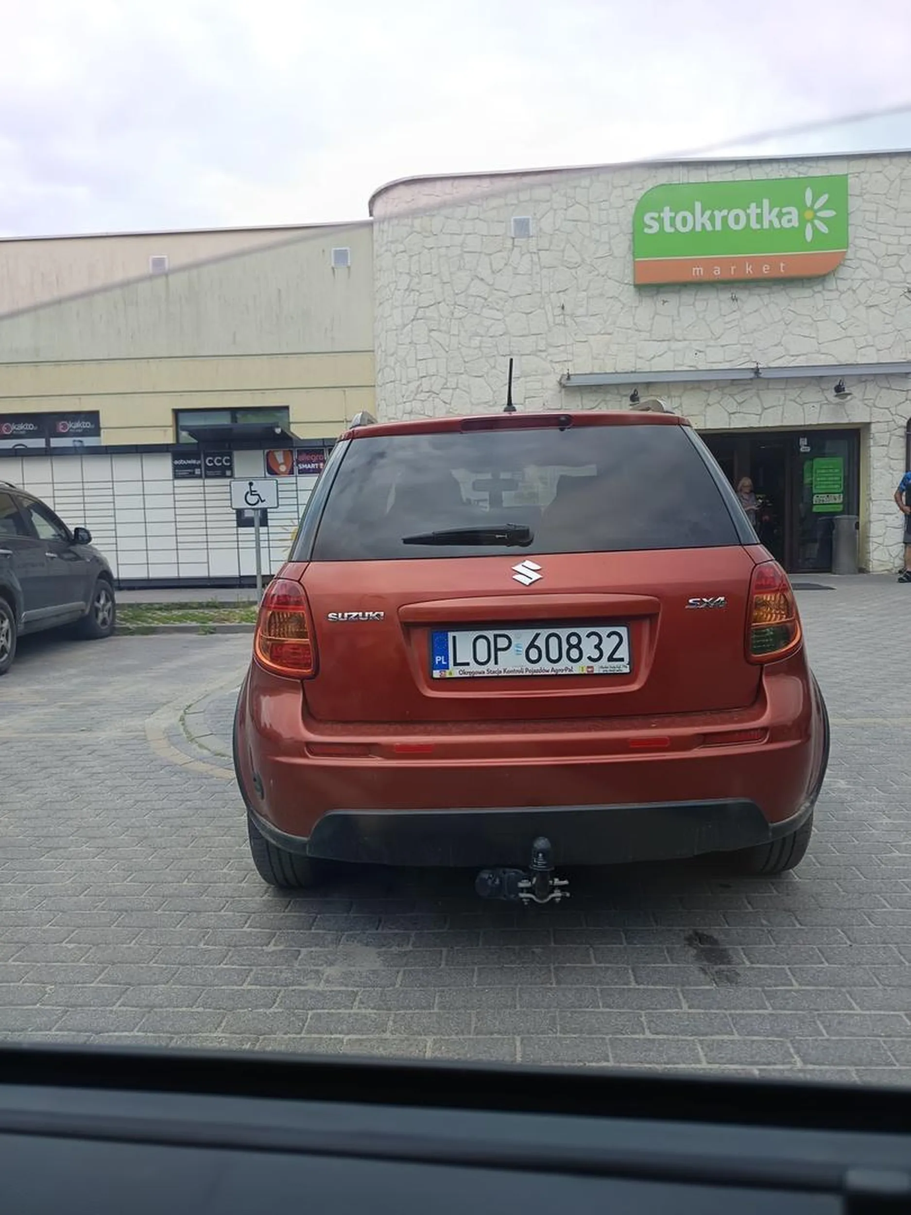 Następnym razem polecam zaparkować w sklepie ?