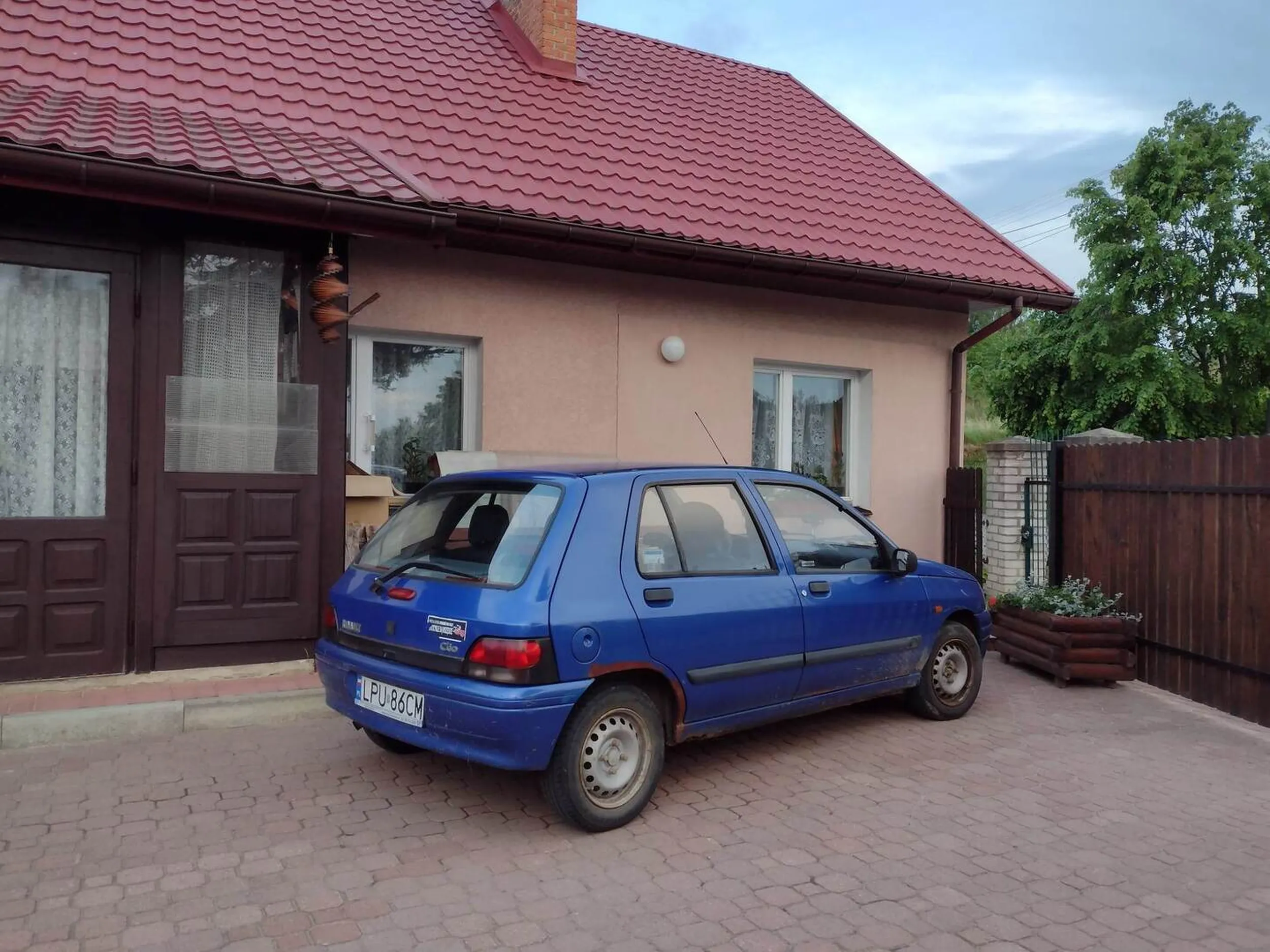 jeździ clio jeszcze? bo tęsknie :C