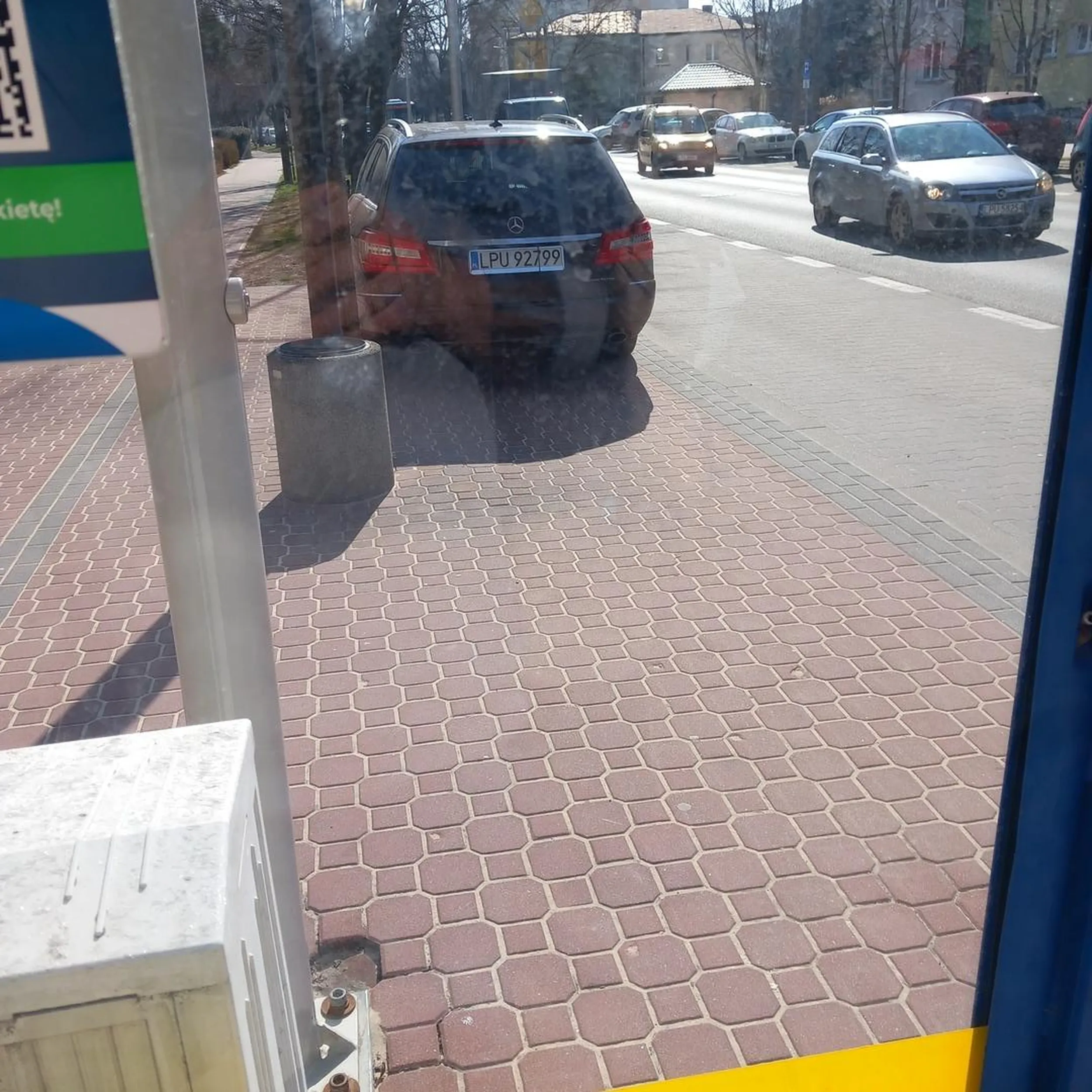 Nadtepna osoba parkujaca zatoczka mzk