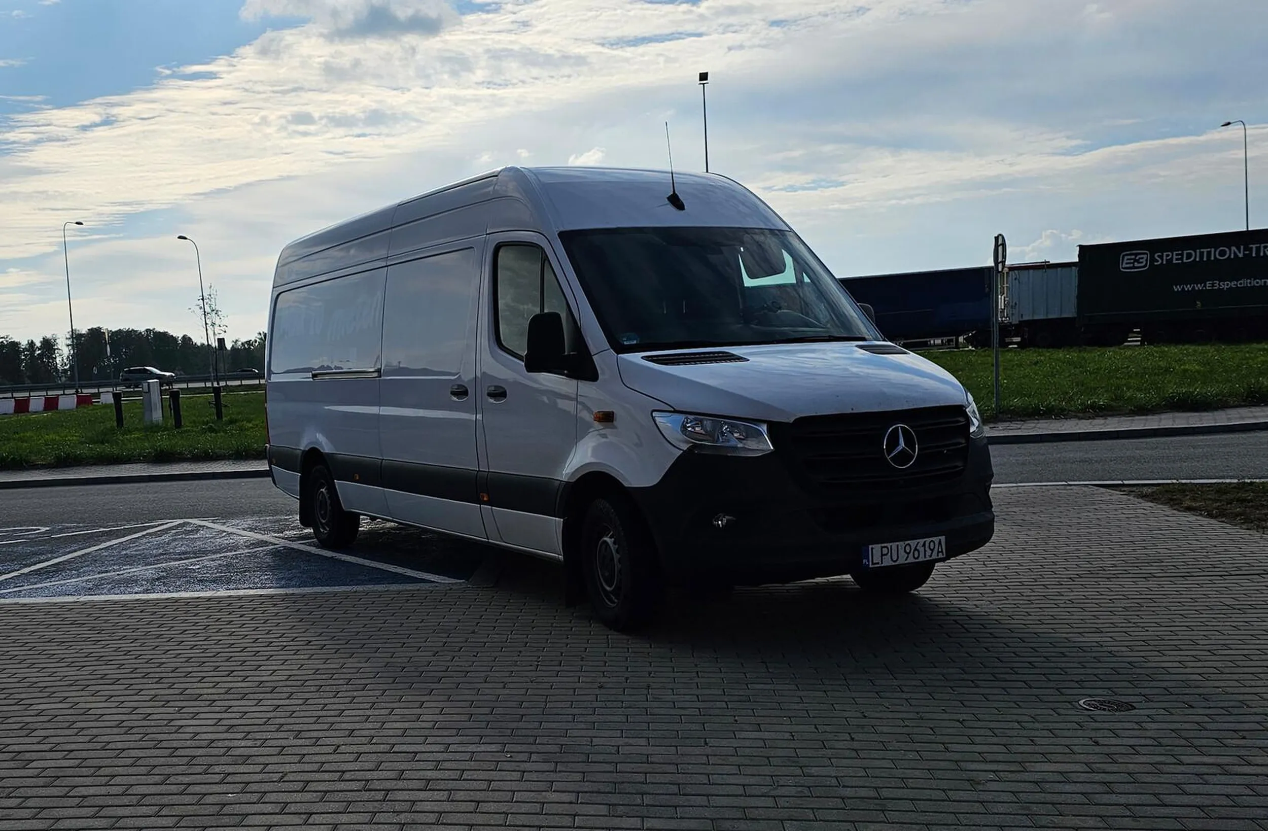 nie wyglądałeś na niepełnosprawnego, a dookoła miałeś prawie pusty parking pacanie