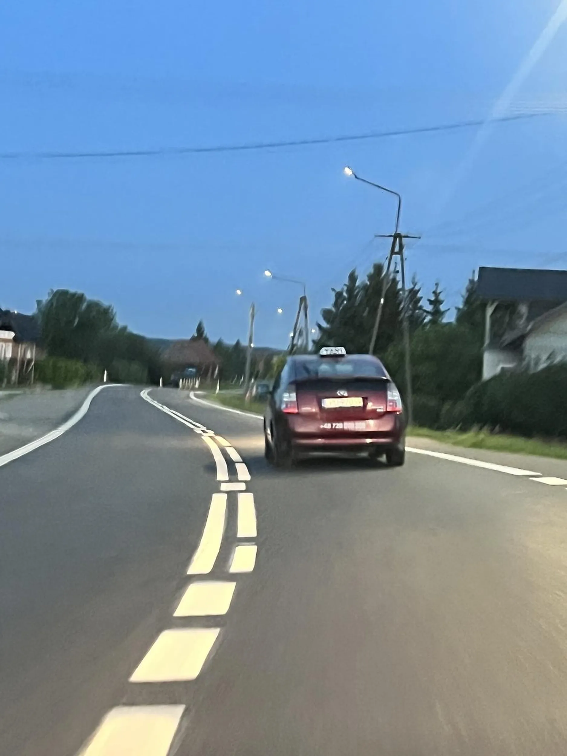 Włączaj chłopie światła a nie jeździsz  na dziennych wieczorem co już ciemno jest.