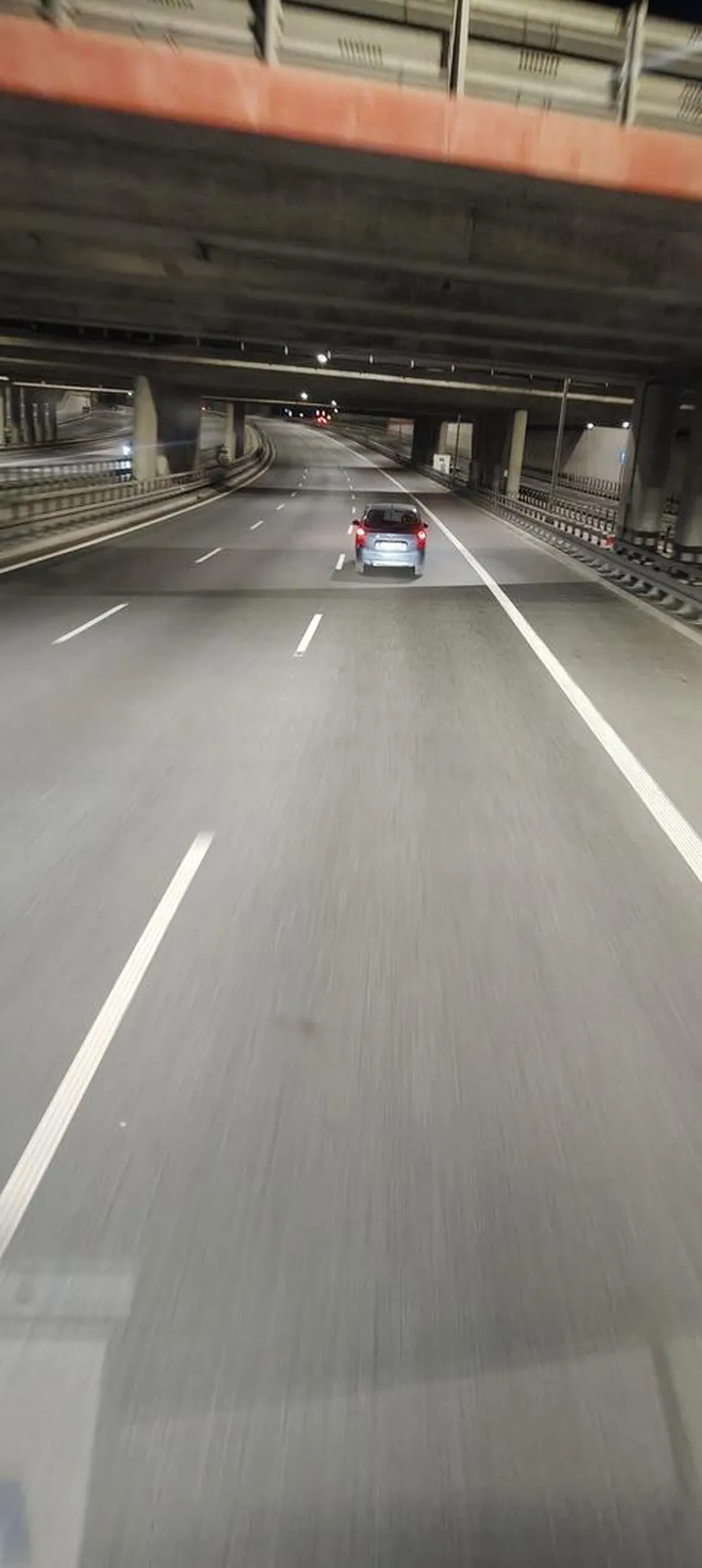 Mistrz na mistrze tak to się wlecze a jak go chcesz wyprzedzić go przyśpiesza ?