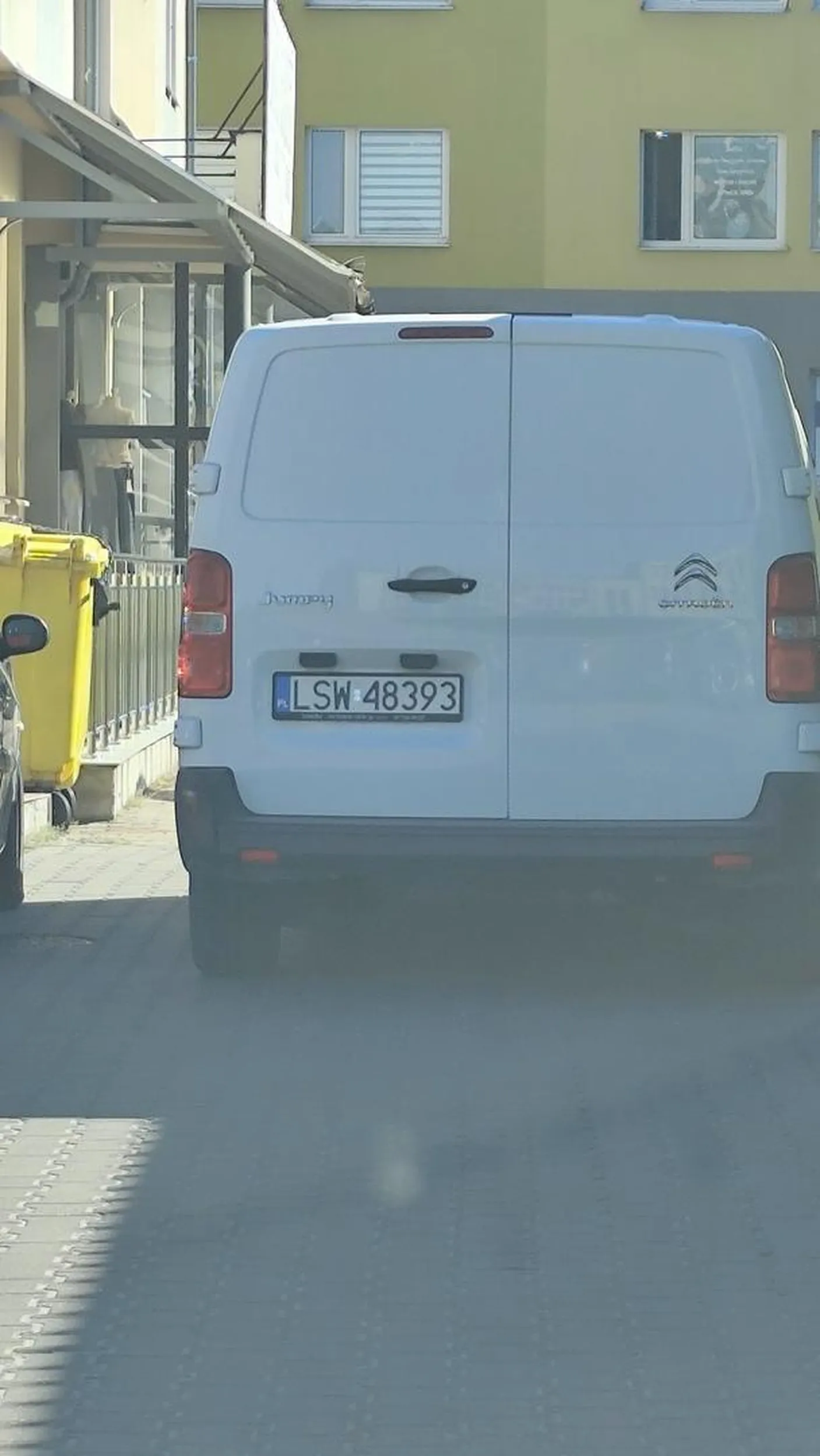 Zablokował wjazd na parking
