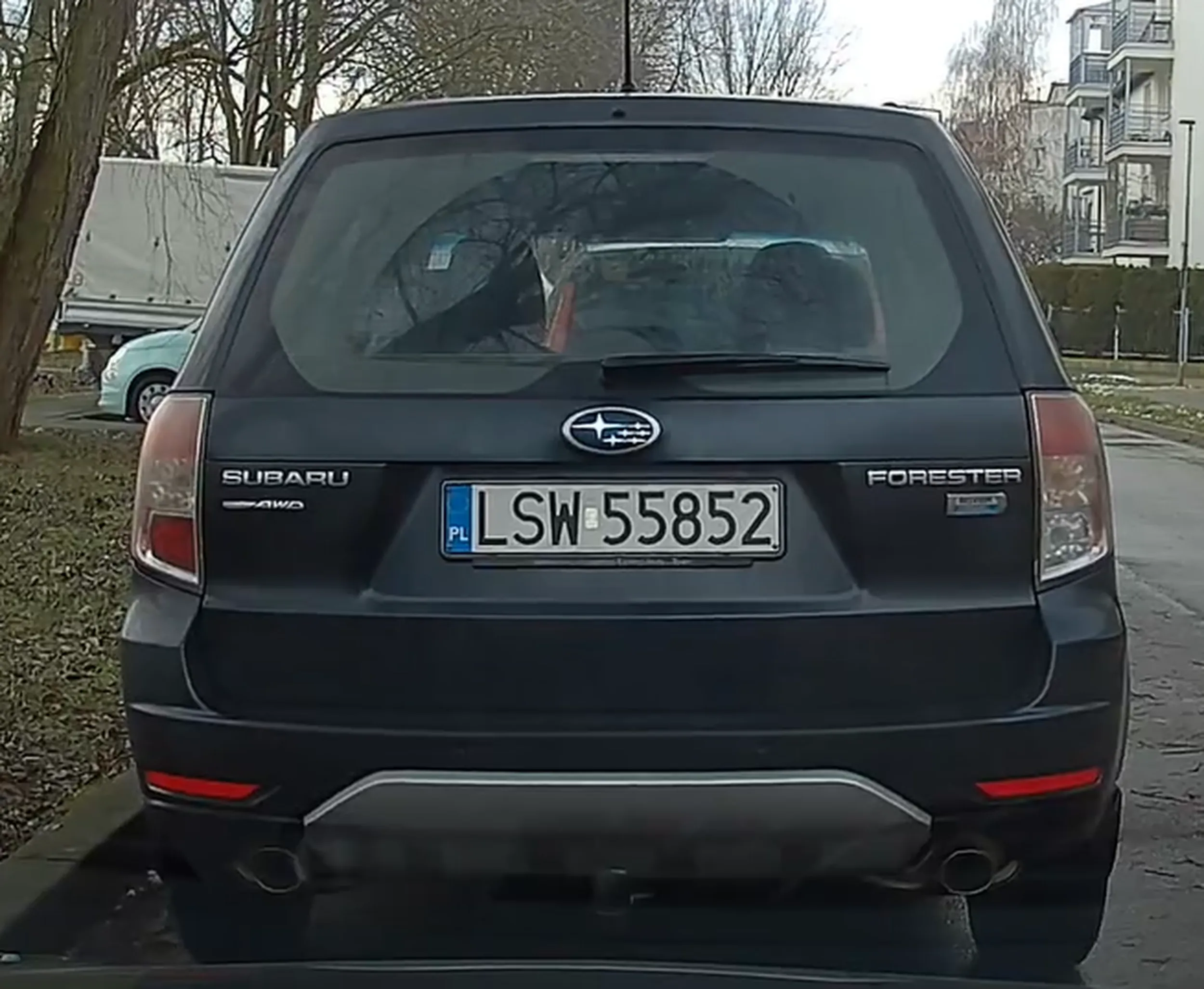 Uszkodził mi samochód hakiem, po czym uciekł i nie zostawił żadnej kartki. Wstydź się człowieku