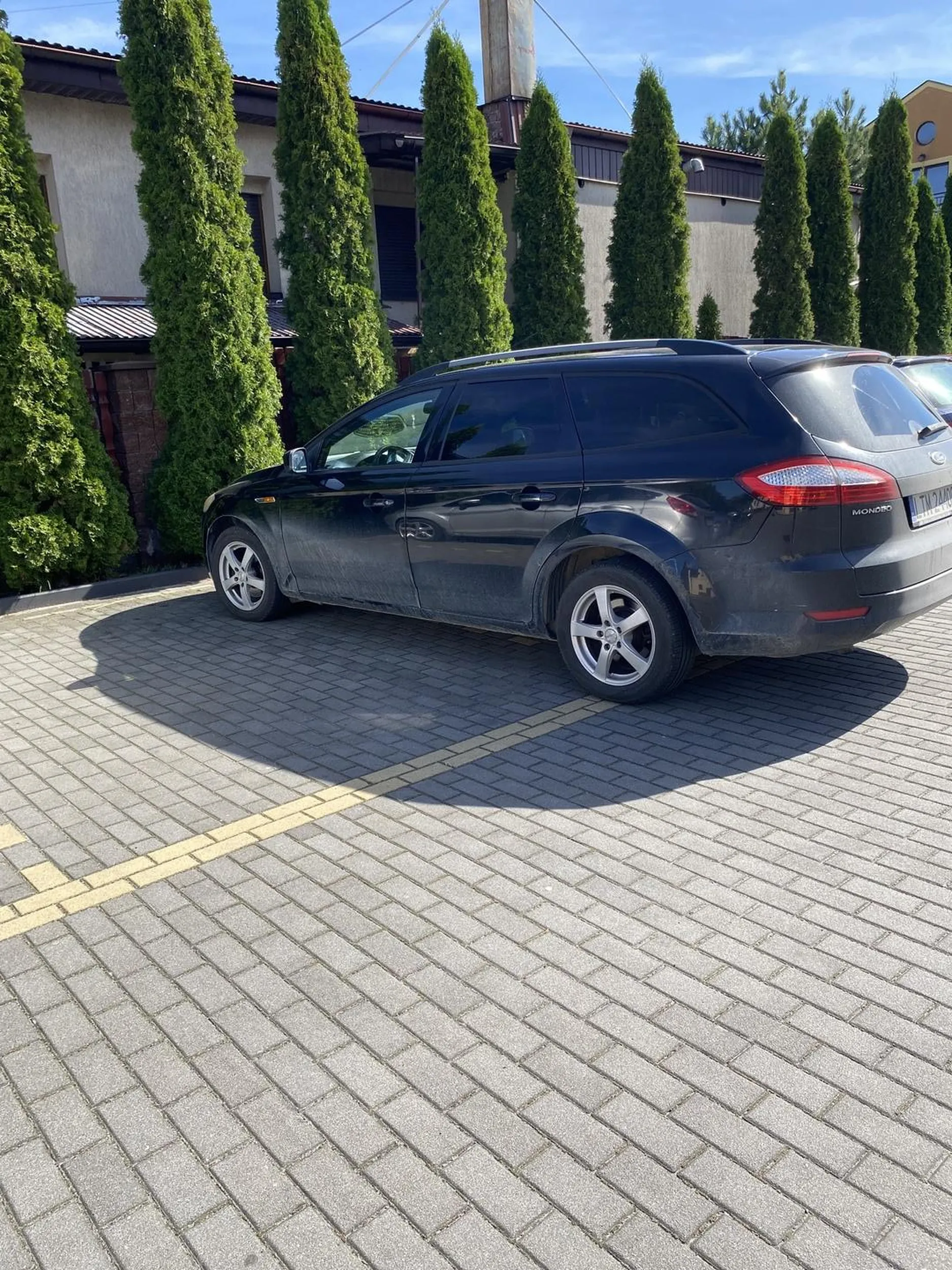 Naucz się parkować i nie zajmuj dwóch miejsc parkingowych