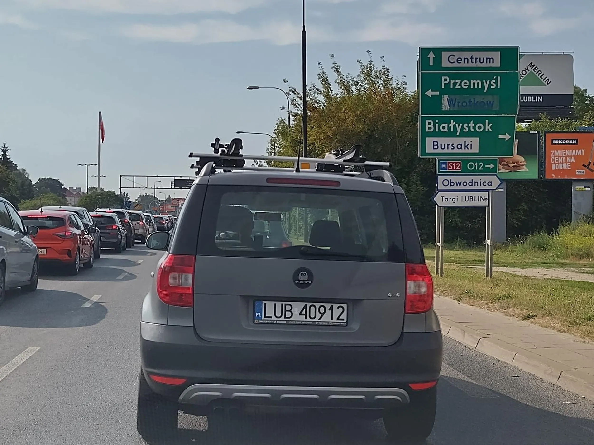 Uważajcie na ten samochód!! Kierowca nie zna zasady jazdy na suwak!!! Pokazał że jest chamem!!!!