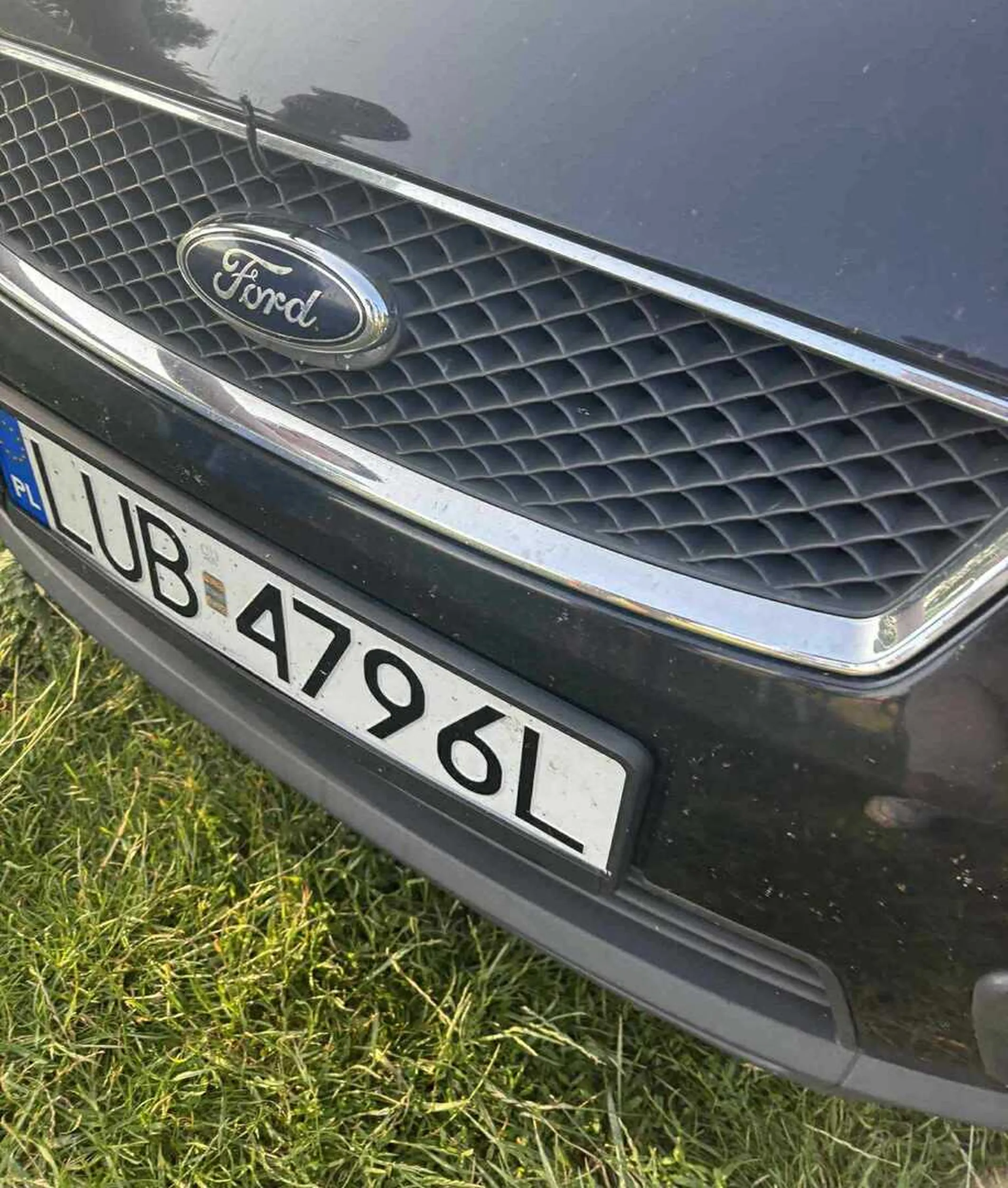 Kierowca jedzie jakby był pijany dziewczyny prawodopodnie nie letnie palą problemowy kierowca chyba prawo jazdy dostał w paczce od chipsów