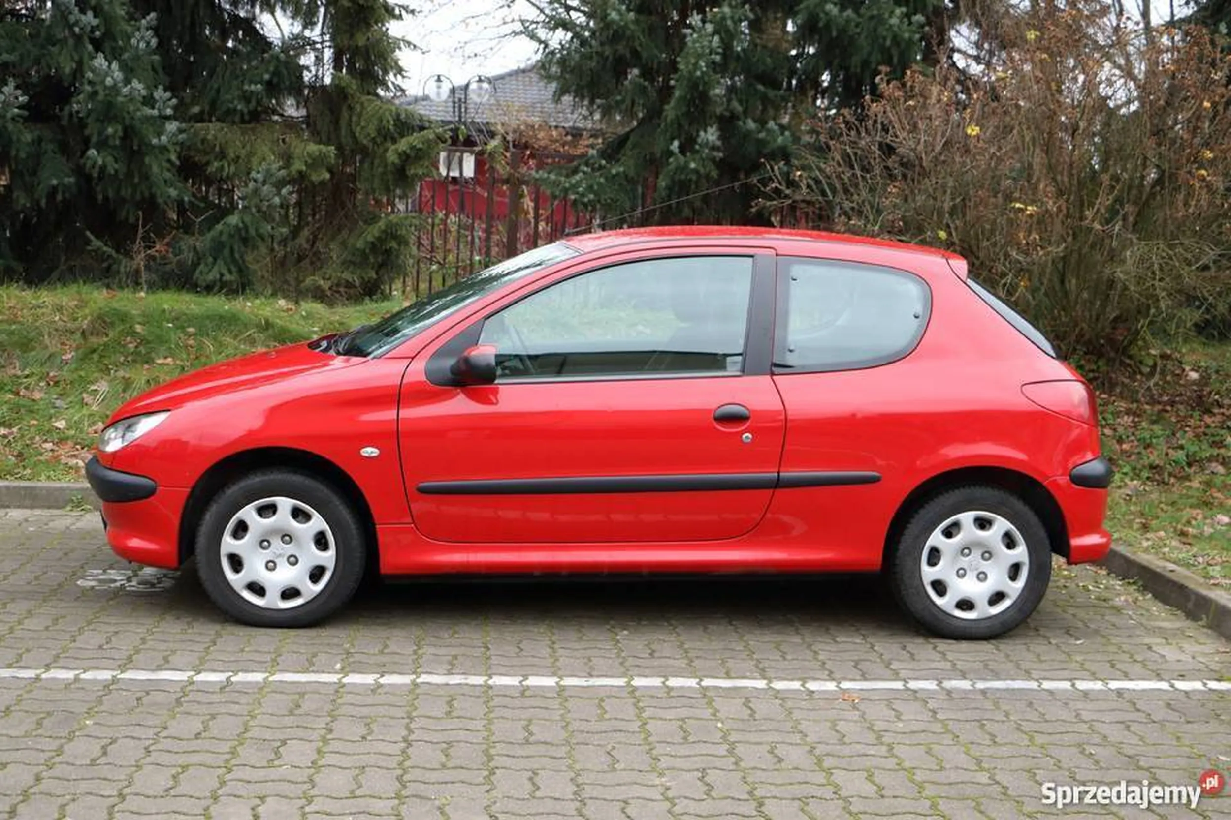Nie polceam się scigać się z tym samochodem.Ten czerwony kolor widać z daleka .Jedyny minus wzrost kierowcy