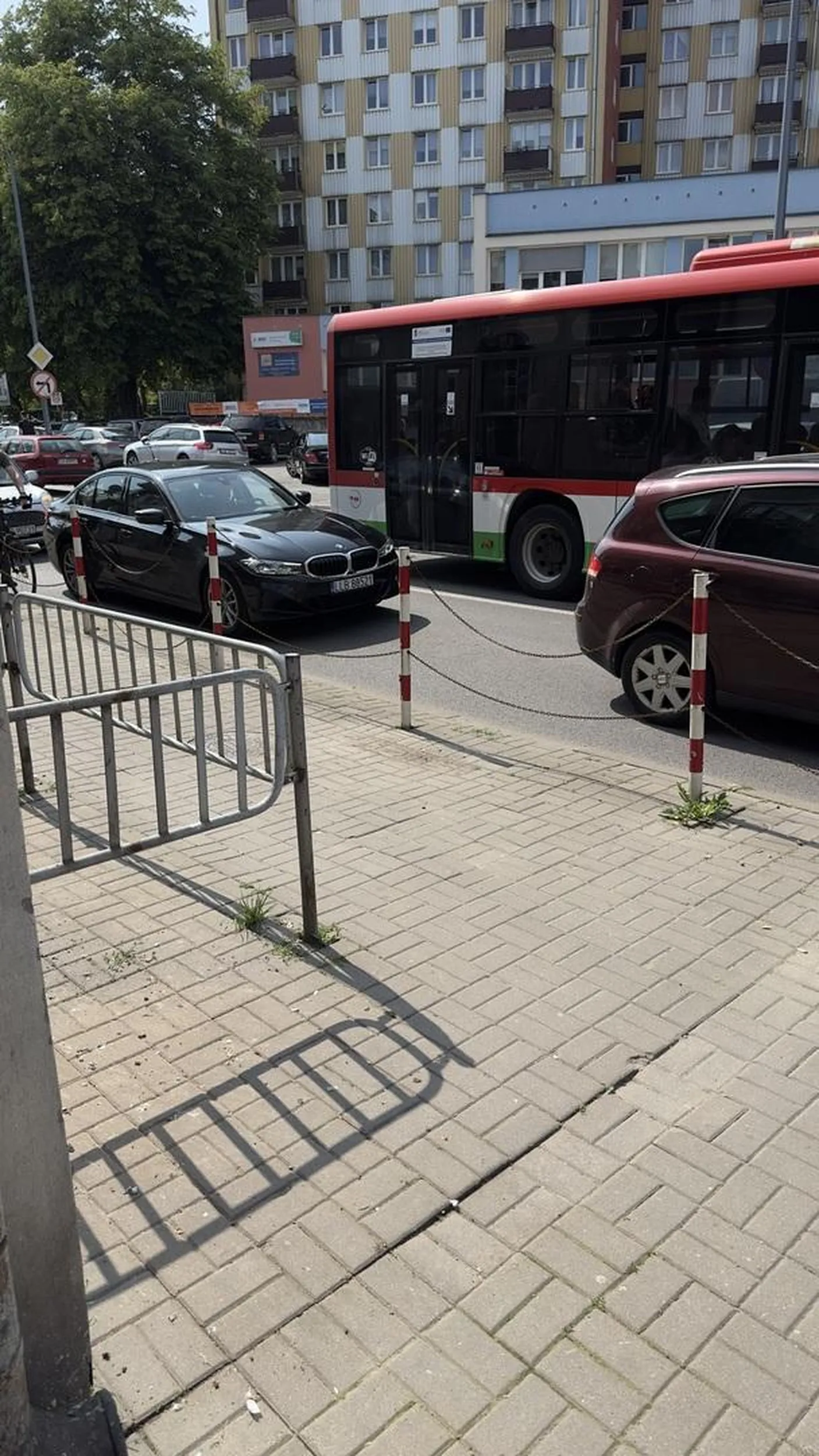 Panowie policjanci - do tego nie mili - nie polecam kontaktu. Zazdrościli auta i jechali za mną 20km żeby tylko złapać na głupocie :€