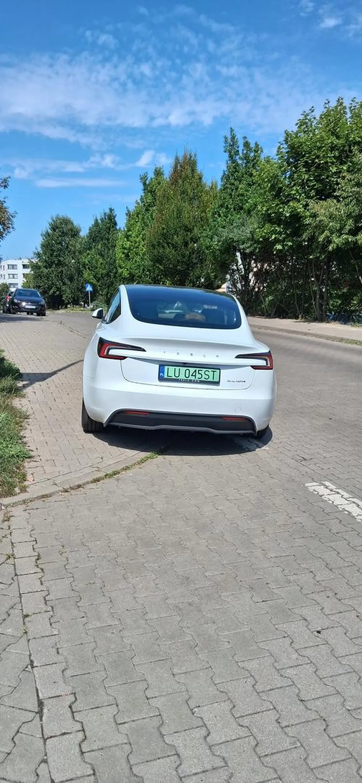 Chodnik = parking Pozdrawiam???