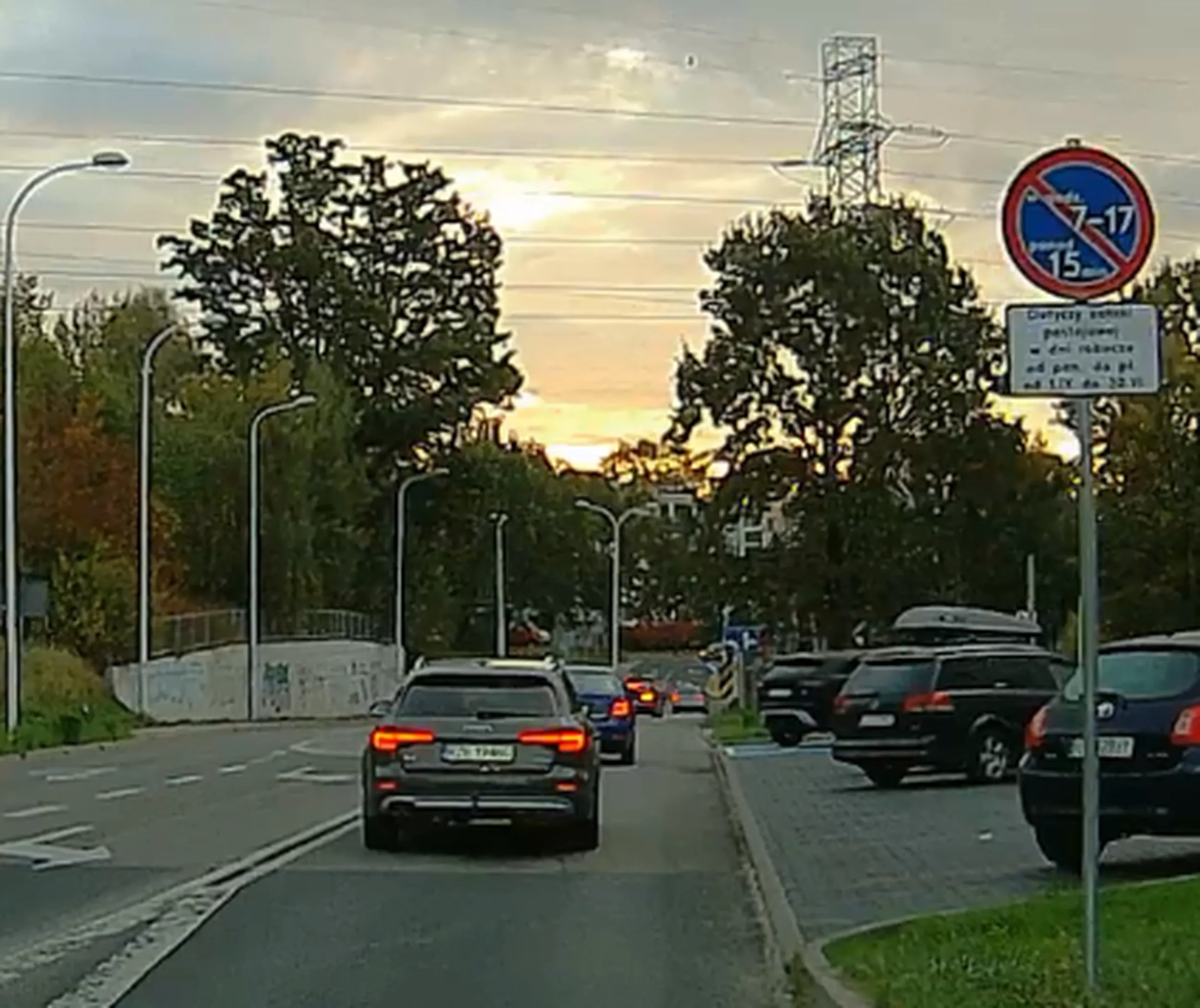 I tak dzień w dzień blokuje ludziom miejsce!!!!!