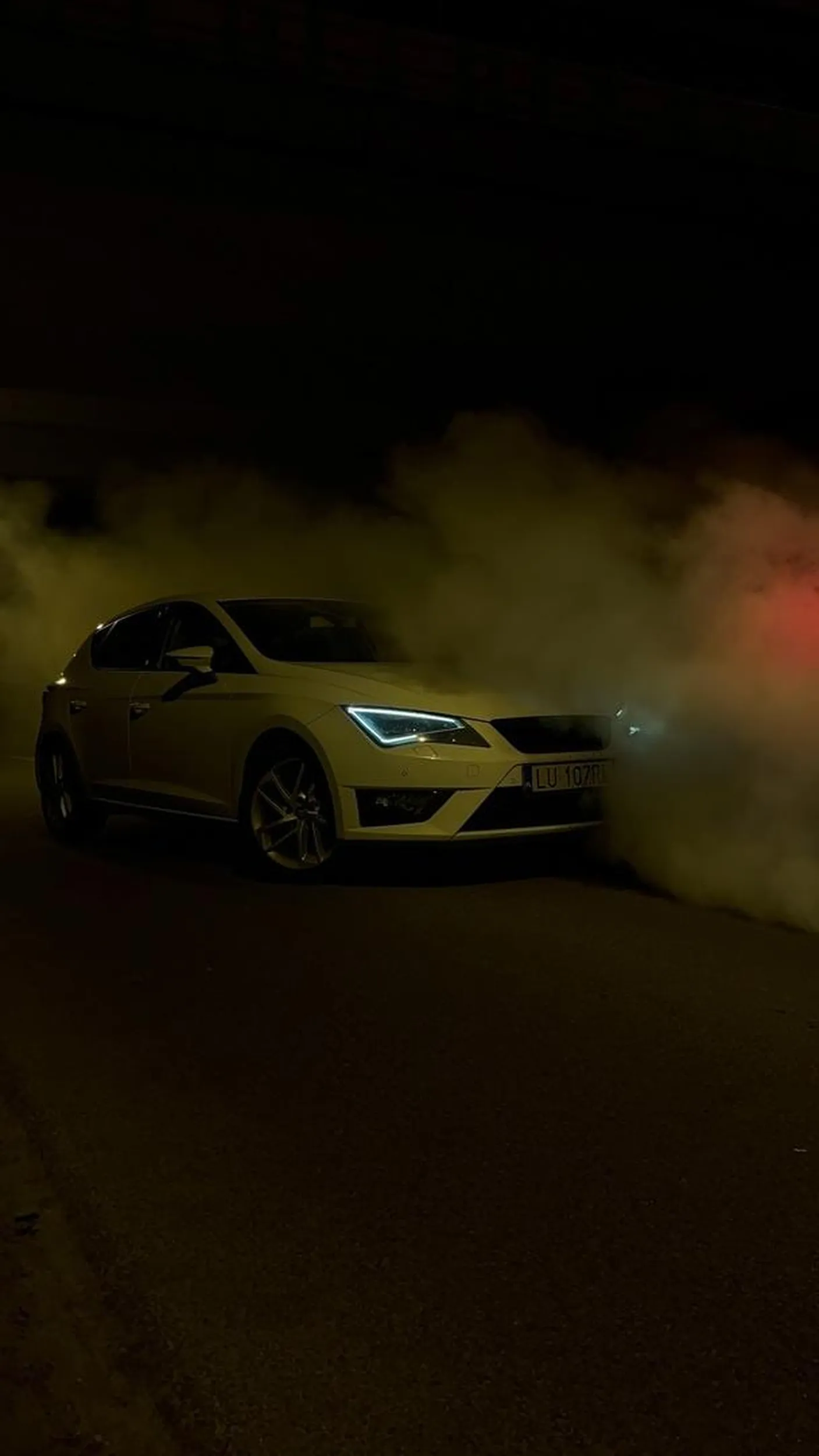 ta dziewczyna podjechala pod kosciol wziela tace i odjechala