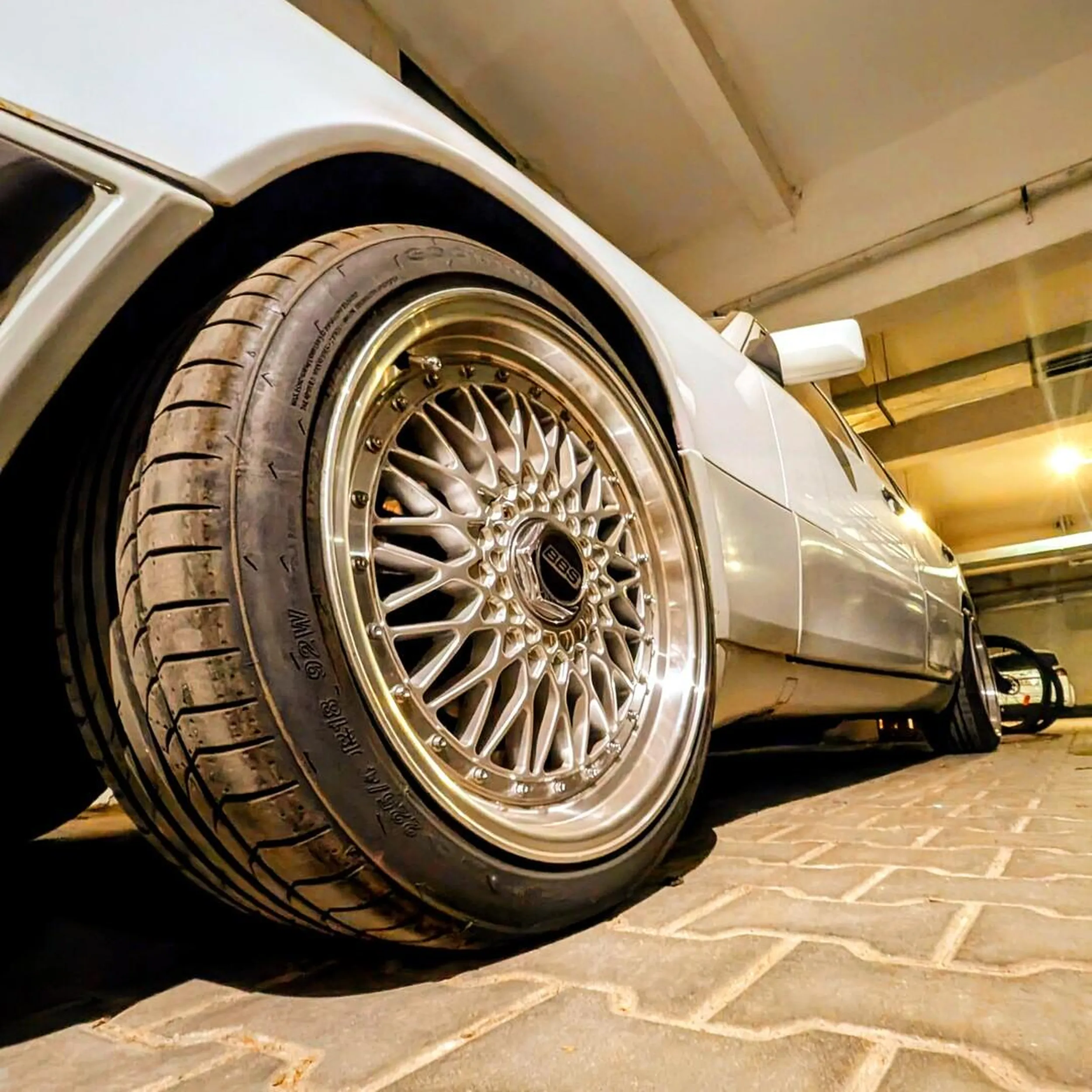 Piękny zabydkowy samochód