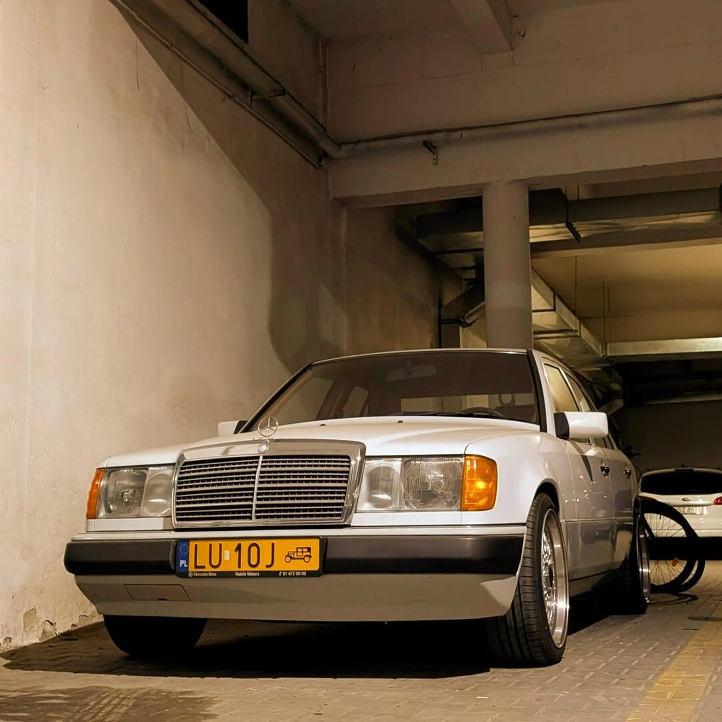 Piękny zabydkowy samochód