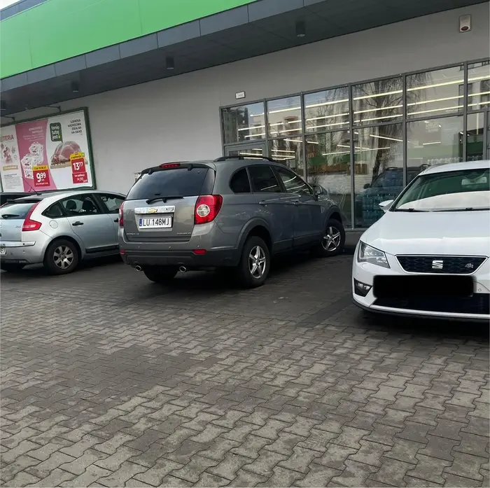 Parkować to on nie umie.