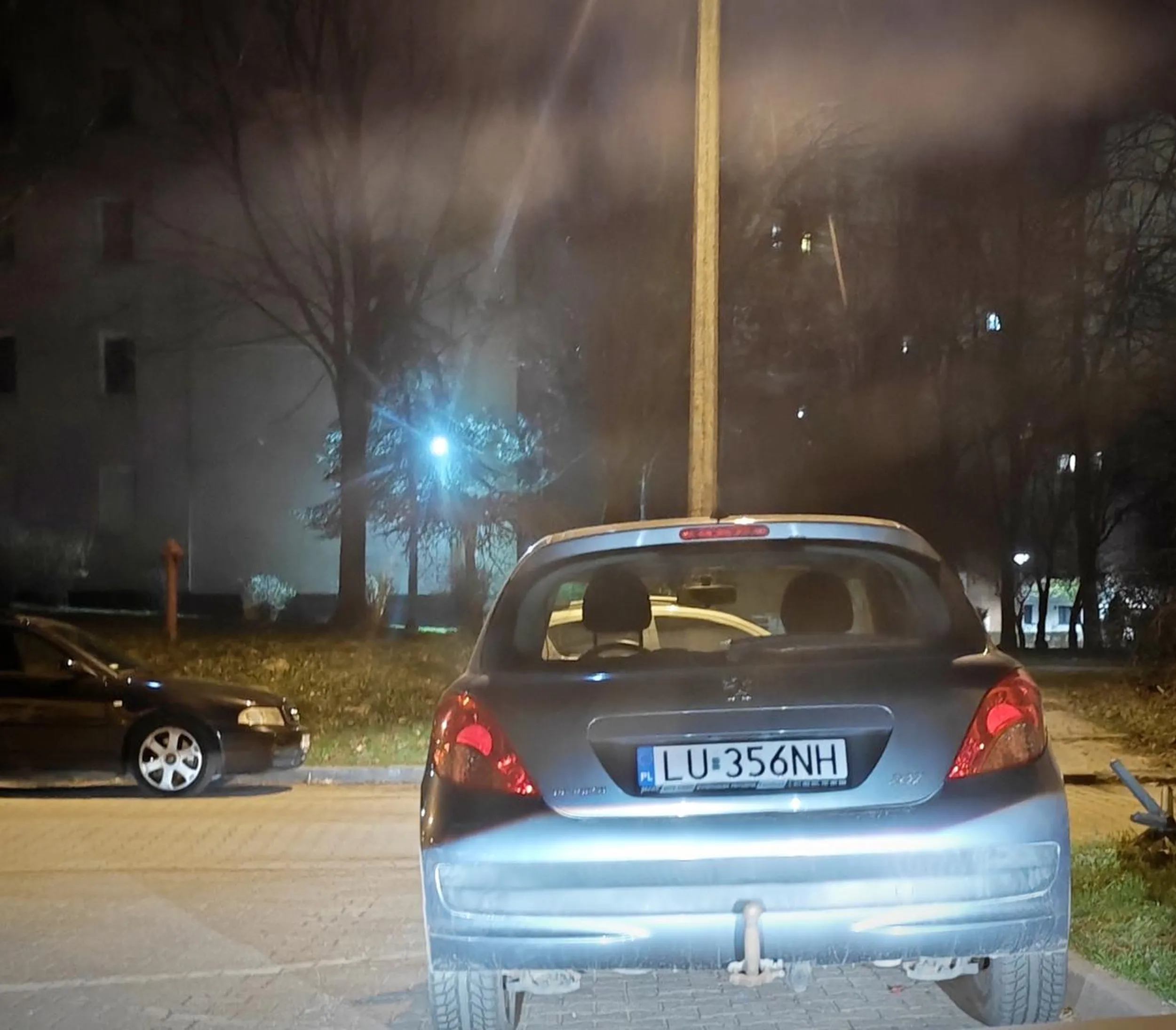 Zastąpiony samochód nie pozwala mi wjechać do garażu Lublin dzielnica Felin nie pierwszy raz została wezwana laweta żeby odchorować samochód