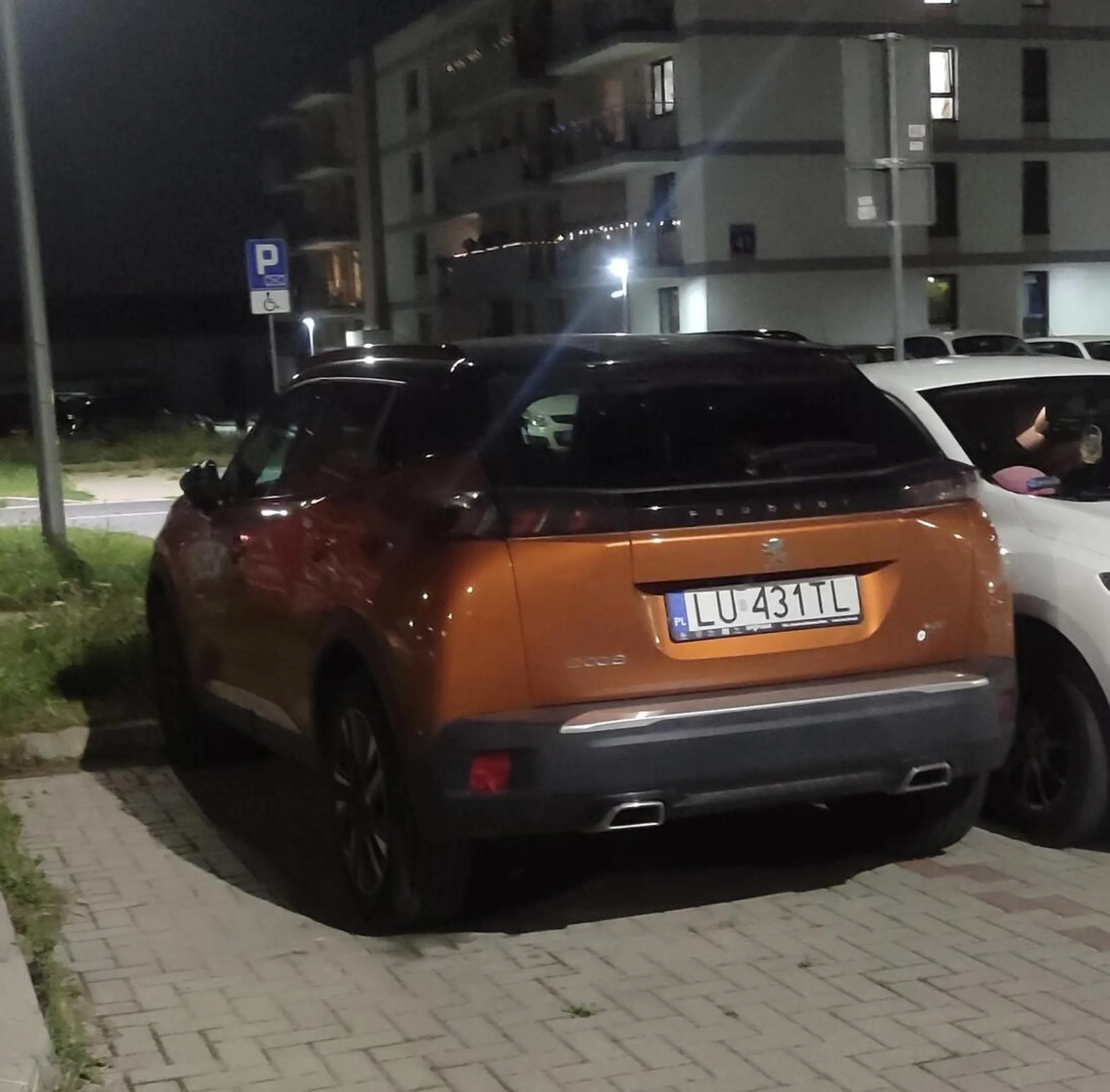 Jak się nie umie parkować to się nie parkuje.