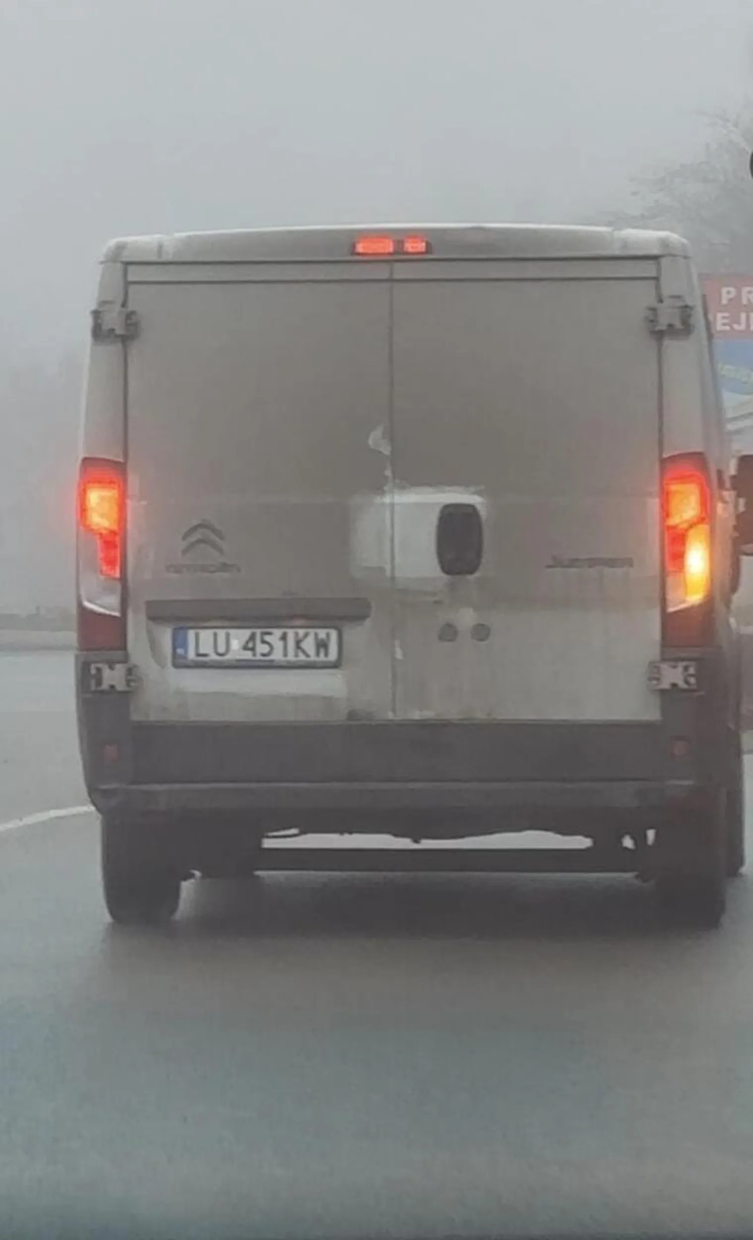 Kolego naucz się szacunku do cudzego czasu bo to że zastawisz komuś auto na pół godziny nie sprawi że będziesz coś znaczył