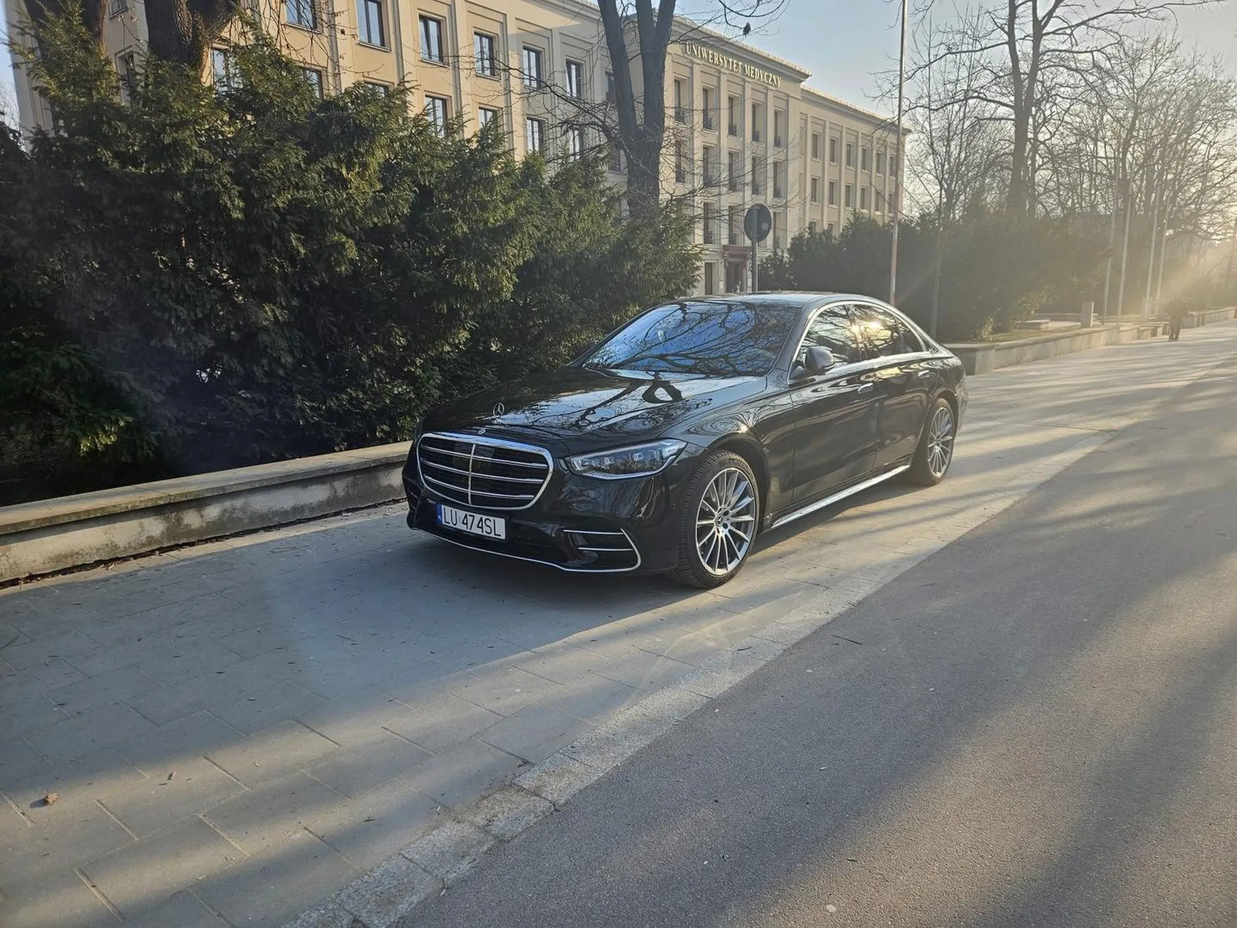 Brawo dla pajaca, następnym razem bedzie odbierac z parkingu miejskiego z opłata !