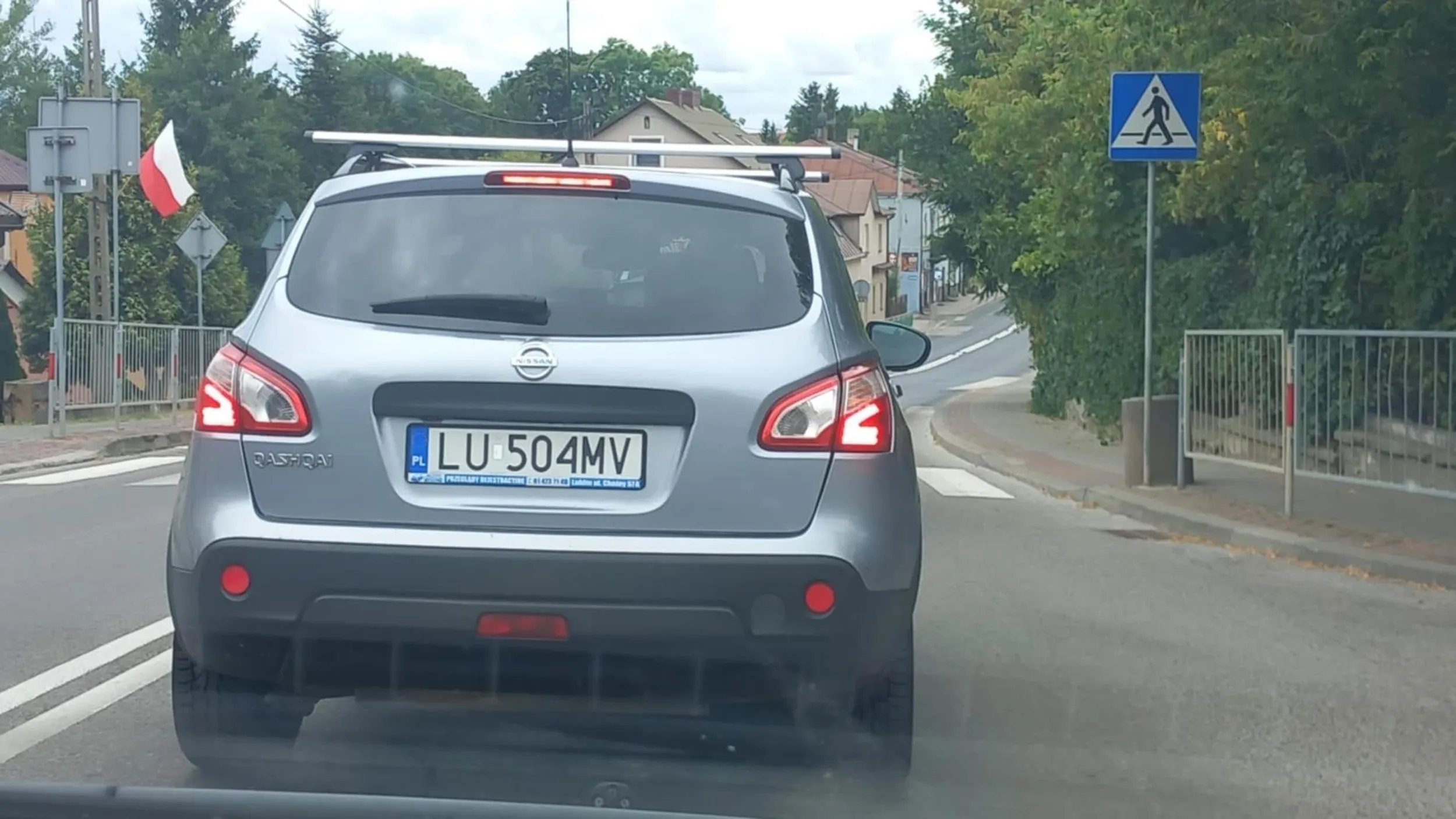 Pamietaj typie że jak wjeżdżasz na rondo to masz mi ustąpić, a nie wjeżdżasz przed sam zderzak. PS. Zdjecie zrobione kawałek za rondem