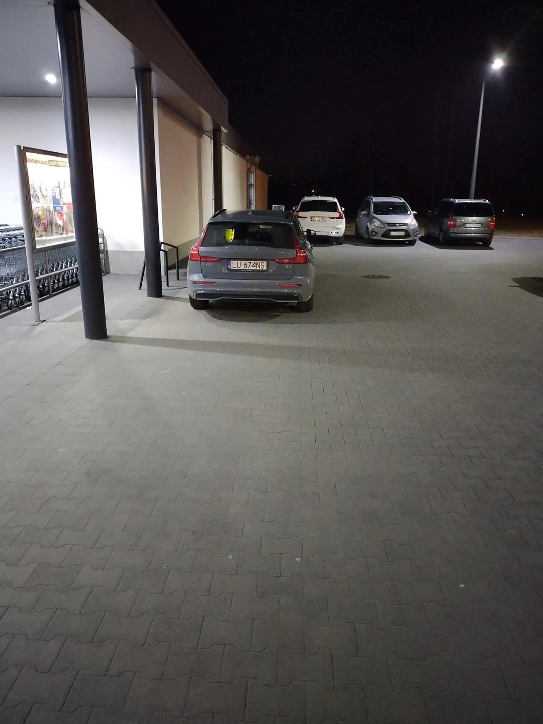 Proponuję wjechać do Lidla. Po co się ograniczać?