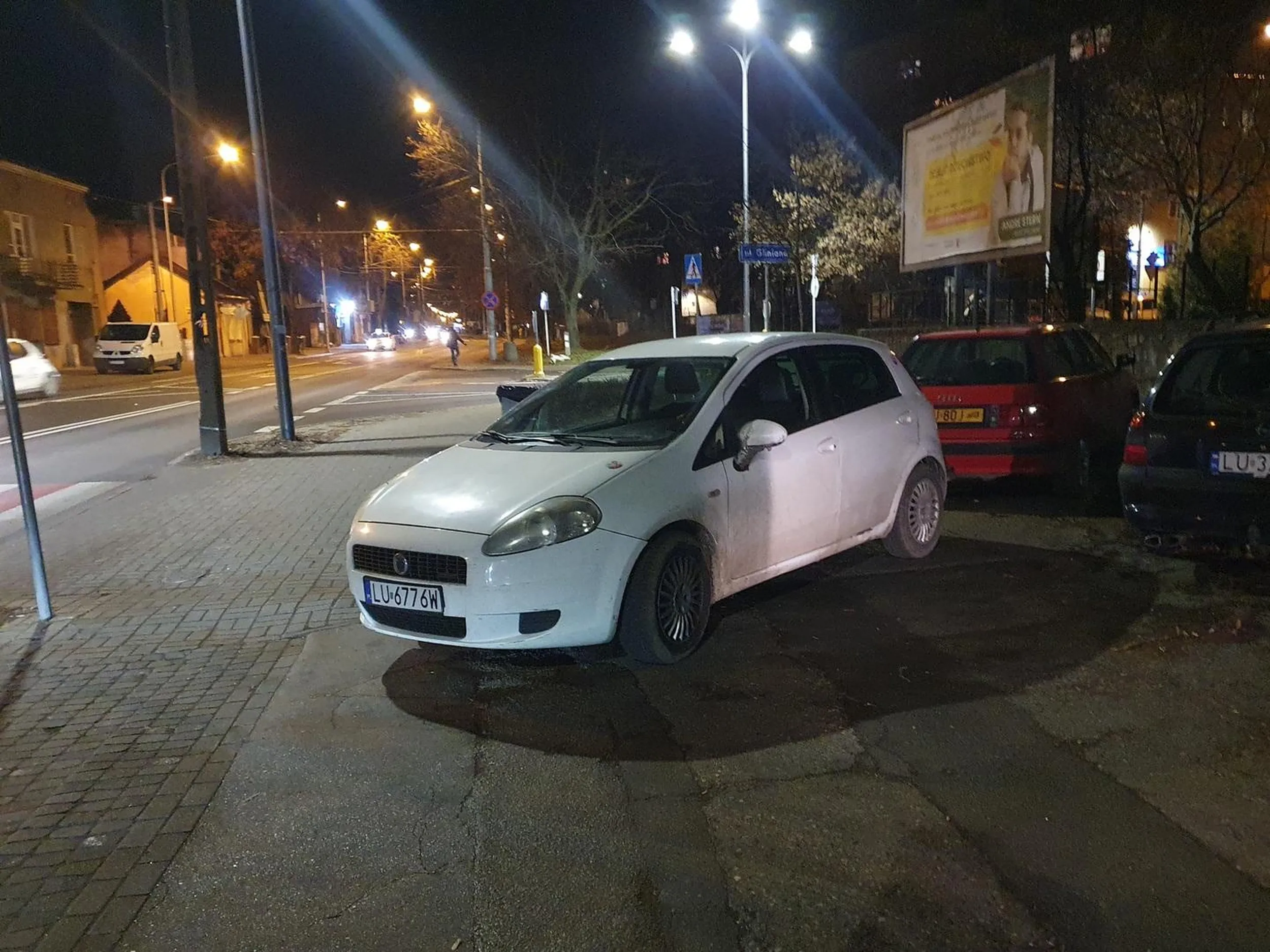 Zastawił auto przy okazji utrudniając wyjazd innym. Tłumaczenie: "myślałem że to (Audi) tam na zawsze postawione więc tak zaparkowałem"