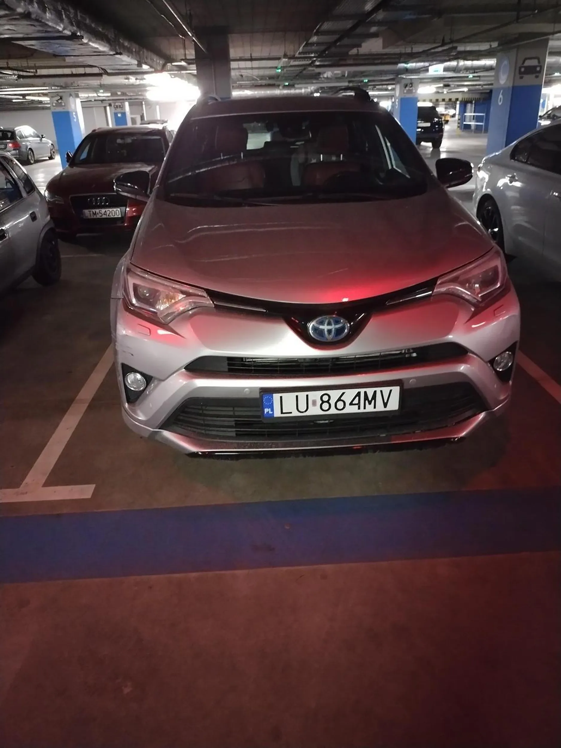 Proponuje szybciej na parkingu pod galerią!!!!
