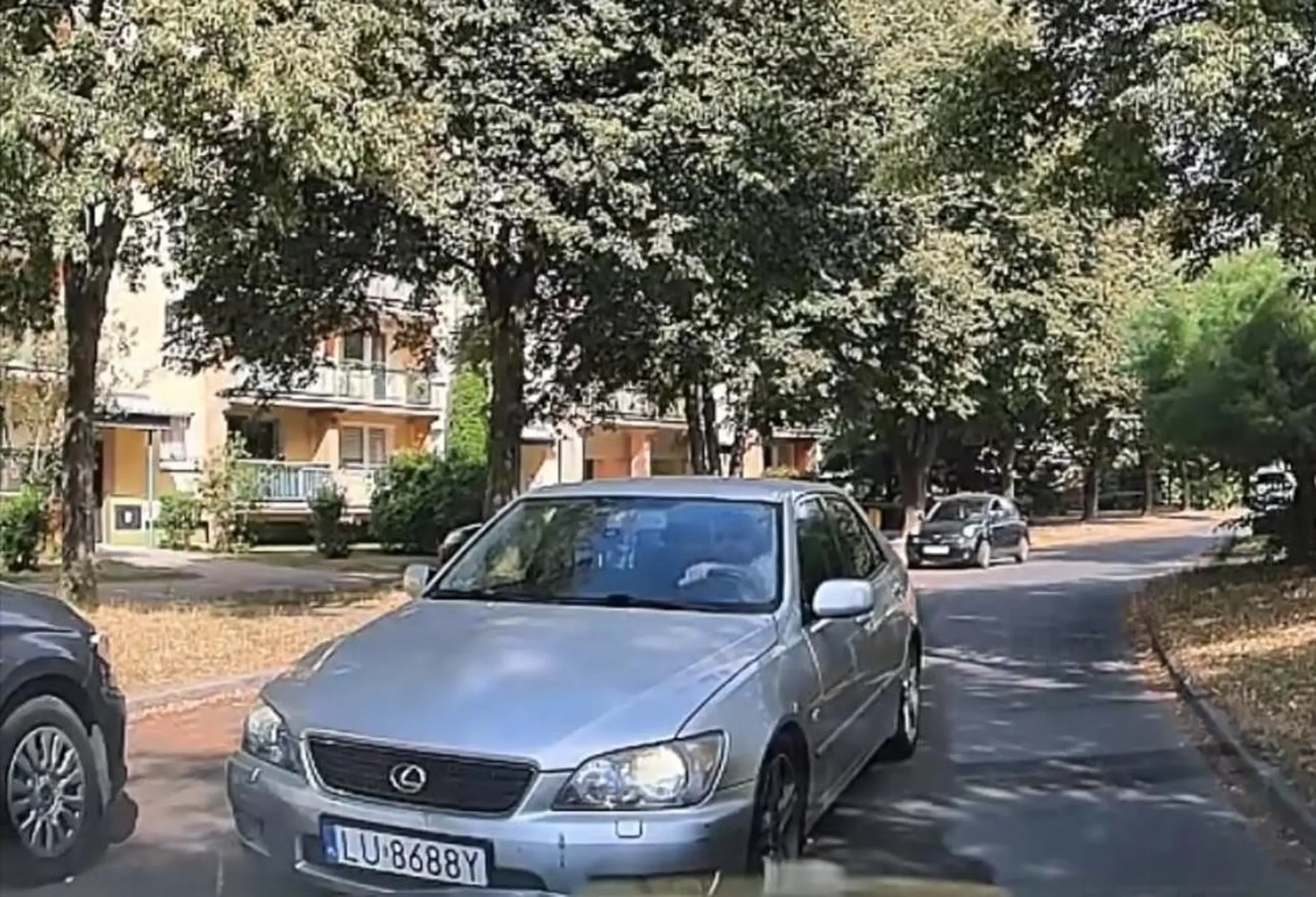 Cwaniaku z Lexusa naucz się przepisów ruchu drogowego a potem wyjedź na ulicę