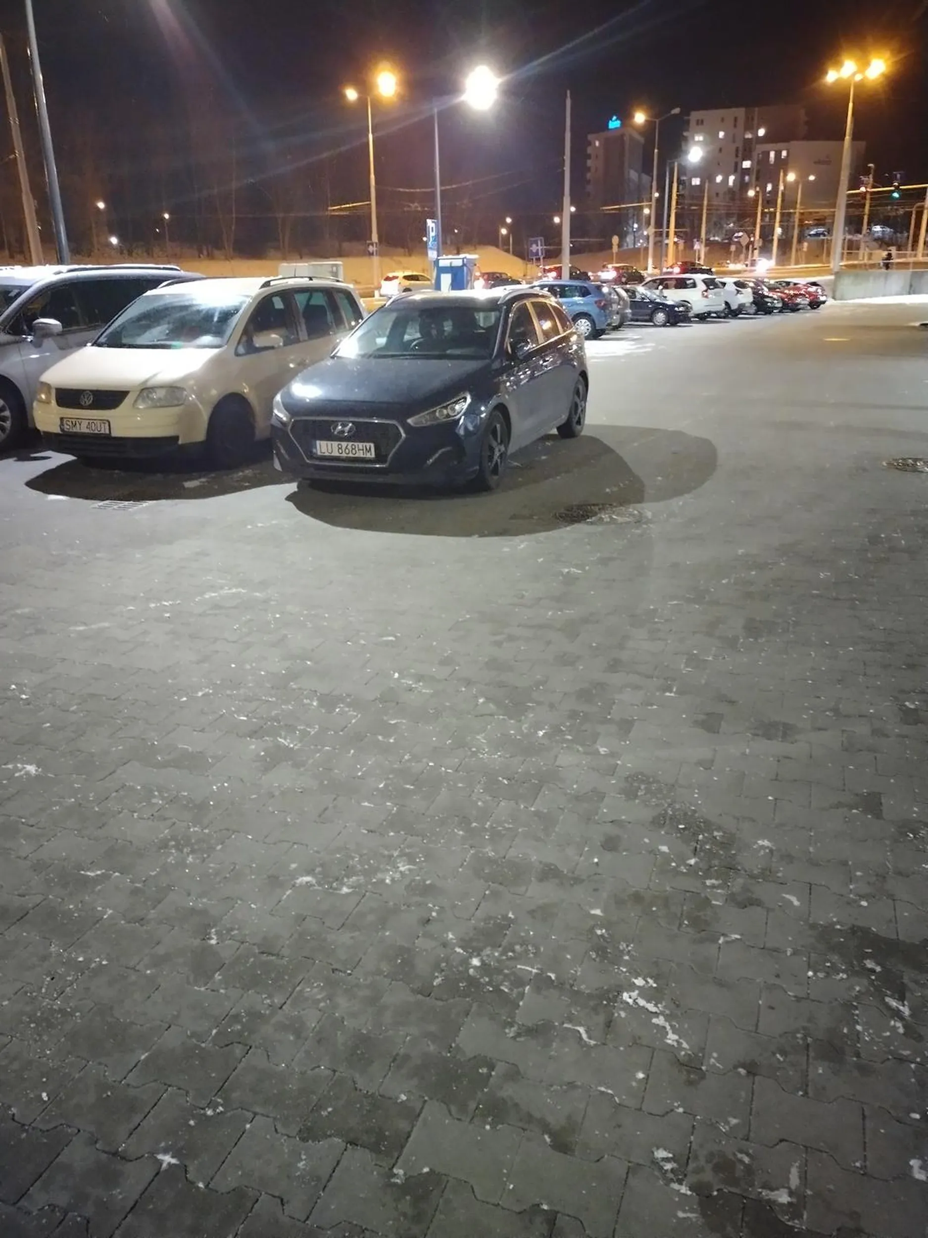 Zaparkować na środku to trzeba być cymbałem...