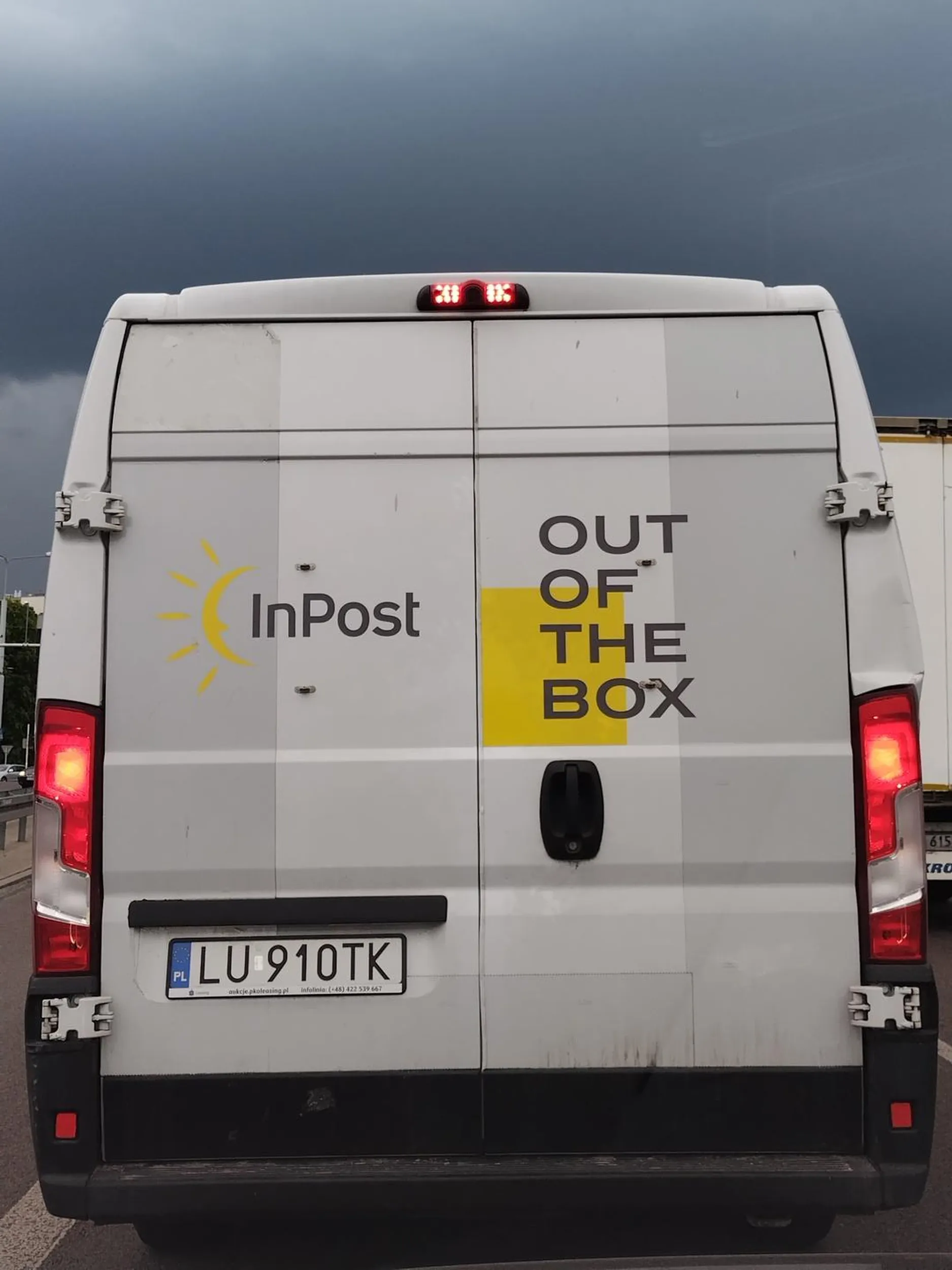 Człowieku, to że włączysz kierunkowskaz to nie znaczy że masz z automatu pierwszeństwo!!!!