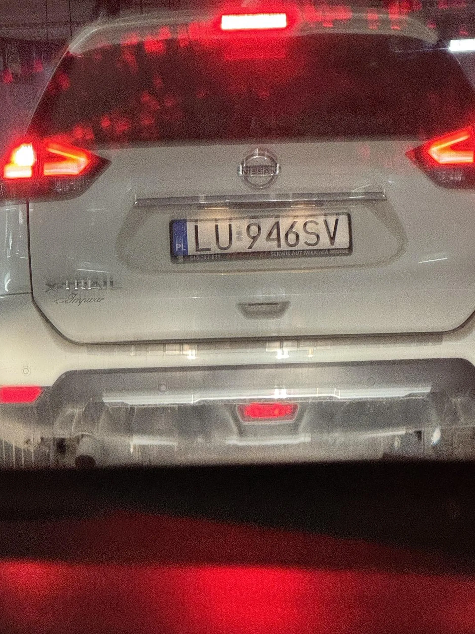 Zalecam cofnąć się do kursu teoretycznego na prawo jady, czytać znaki ze zrozumieniem i nauczyć się czym jest jazda na suwak w parkingach podziemnych. O kulturze osobistej już nie wspomnę, można tylko współczuć, a w tą różową czapeczkę jak się pukałaś, to aż sama miałam ochotę wyjść i Cię puknąć głupia pało. I z tymi paluszkami też uważaj żeby nikt nigdy Ci ich nie połamał, jak żeś taka odwazna