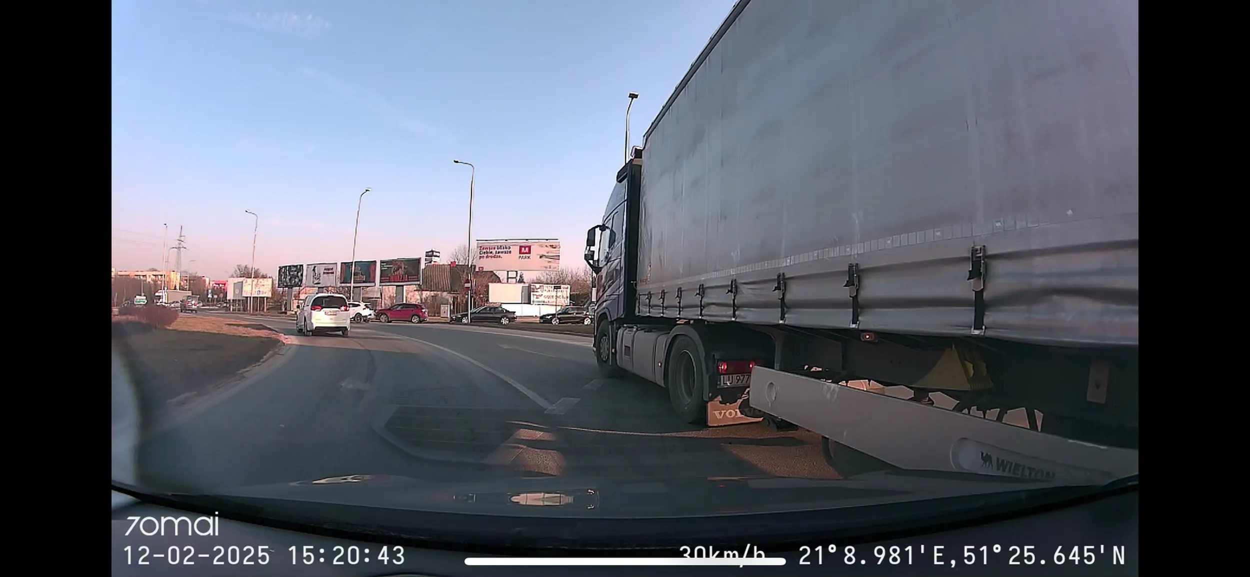 Nie pozdrawiam kierowcy. Brak jakiegokolwiek zwracania uwagi na innych uczestników ruchu drogowego i wymuszenie.