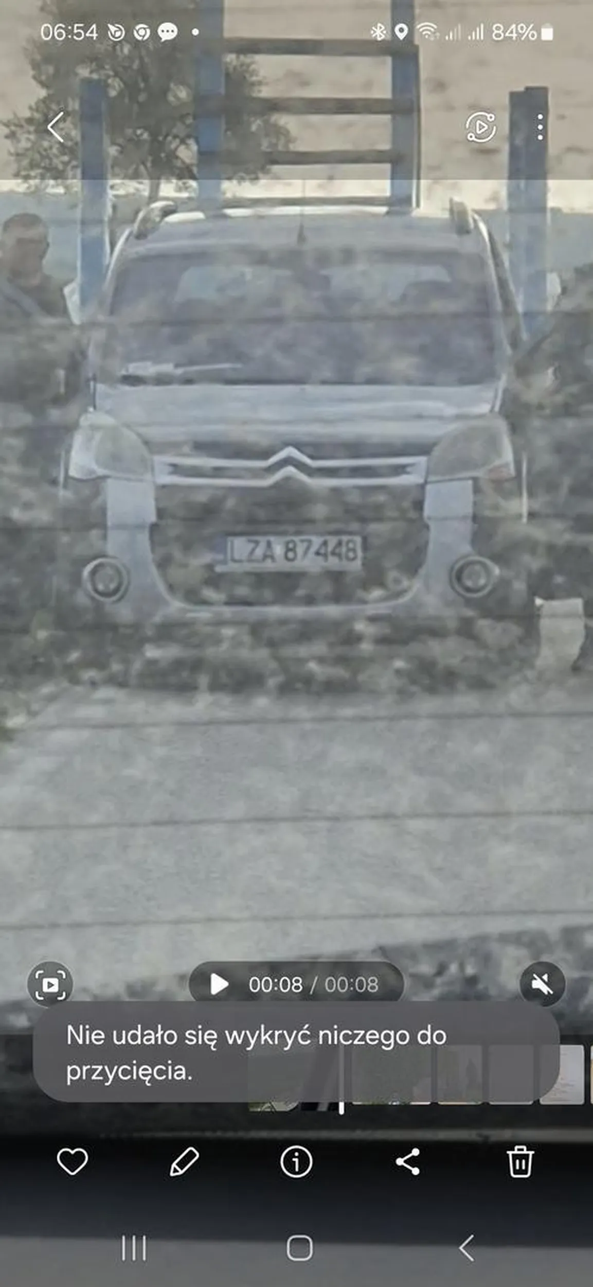 Uwaga idioci z tego samochodu są agresywni gdy próbuje się wytlumaczyć że prawie w nas wjechali zaczynają się rzucac do bicia,niebezpieczni na drodze, przewożą ładunek wystający poza ich przyczepkę i wyprzedzają nie patrząc czy zachaczą czy nie