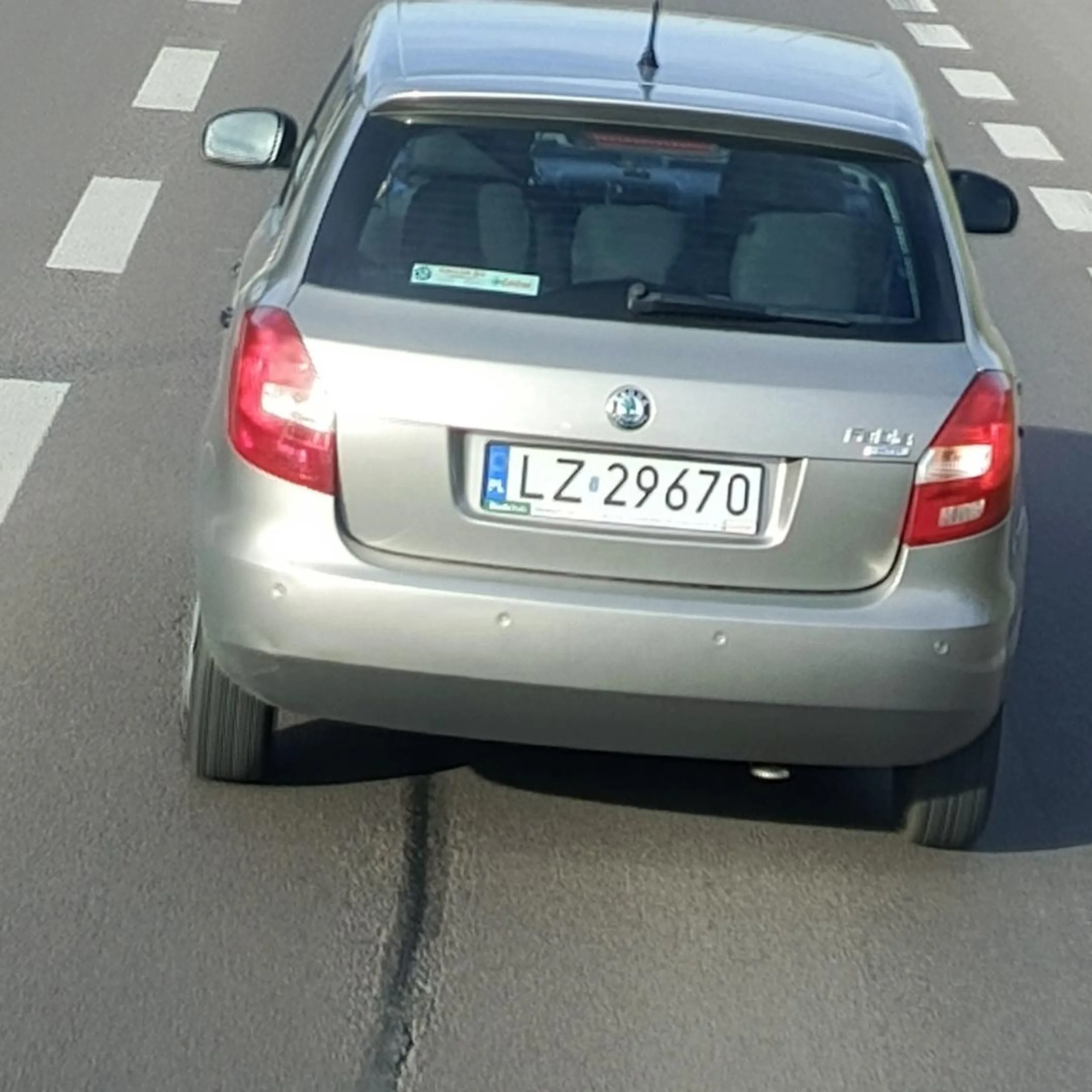 Skończony imb3cylu naucz się jeździć! Wpakowałes się od ciężarówkę na rondzie w Zamościu ! Kiedyś zrobisz sobie krzywdę przez ten telefon a przy okazji komuś narobisz problemów ...