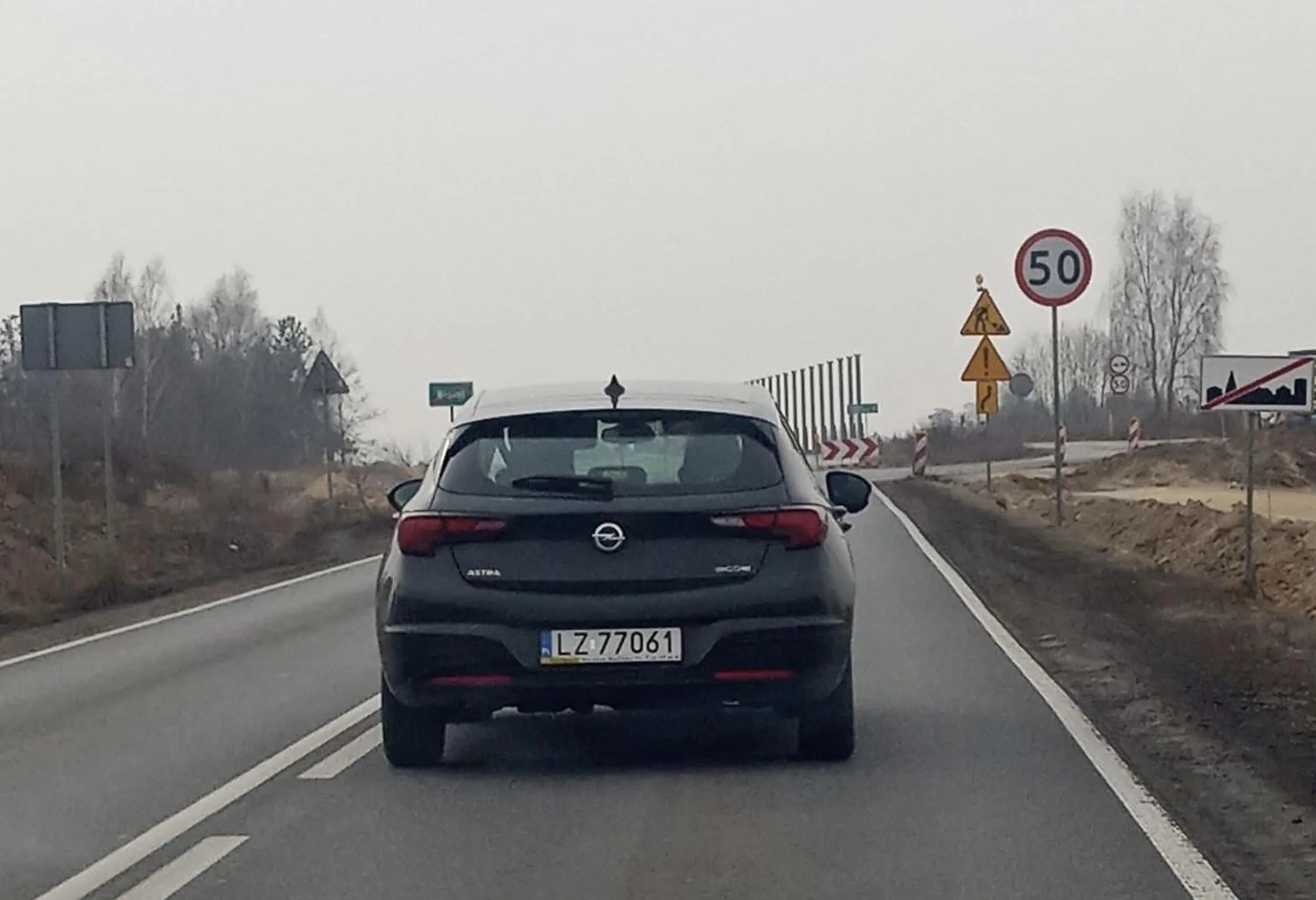 Gościu chyba wygrał prawko w chipsach. Komentarz z grupy „ Uwaga na gnide jeździ i wymusza i jeszcze nic sobie z tego nie robi”