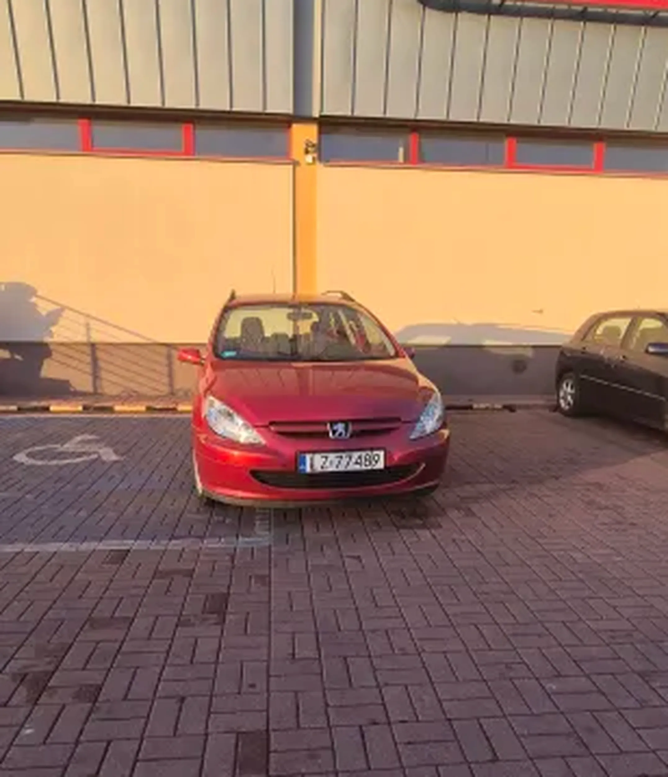 Pani pięknie zaparkowała. Po prostu kierowca nr.1