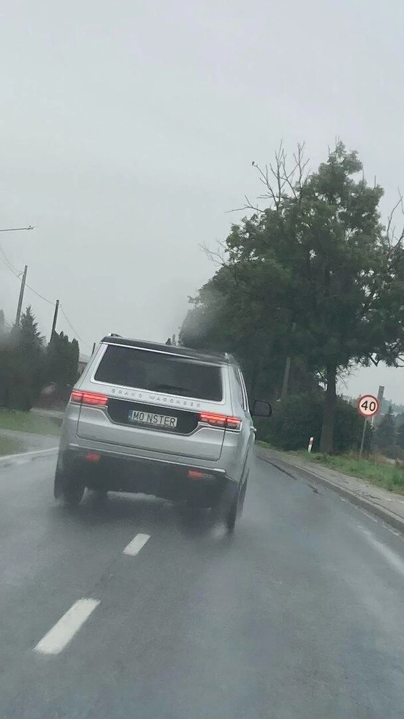 Bohaterski czyn, wyprzedził 3 auta na ograniczeniu do 40. Prawdziwy Monster :)