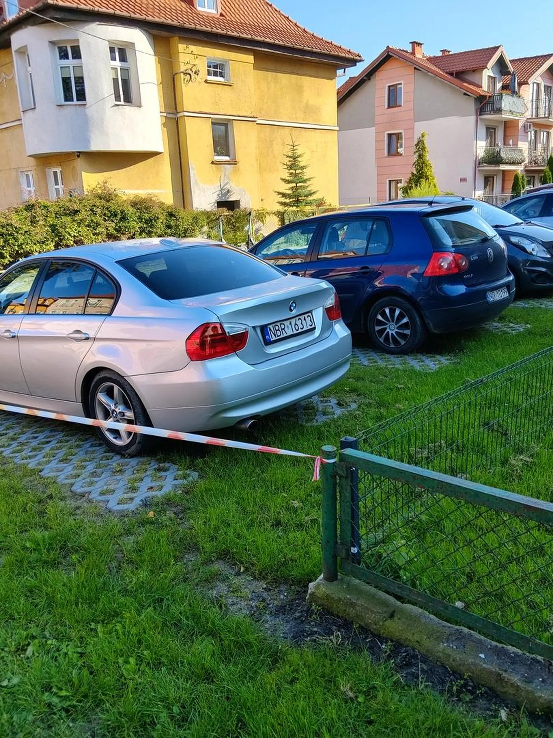 Kierowca dobry, jak jebnie z rury to wszystkie jego tylko w samochodzie więcej szpachli niż blachy, nie wspominając o braku progów