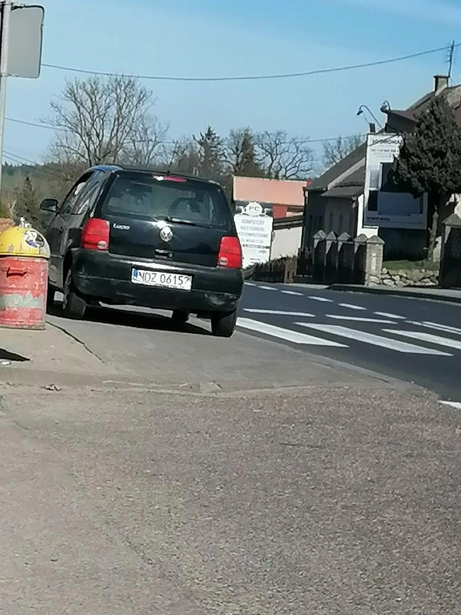 radzę wrócić na kurs jazdy zanim wyjedziesz na ulicę farbowana blondynko a jak nie to oddać prawo jazdy na komisariacie