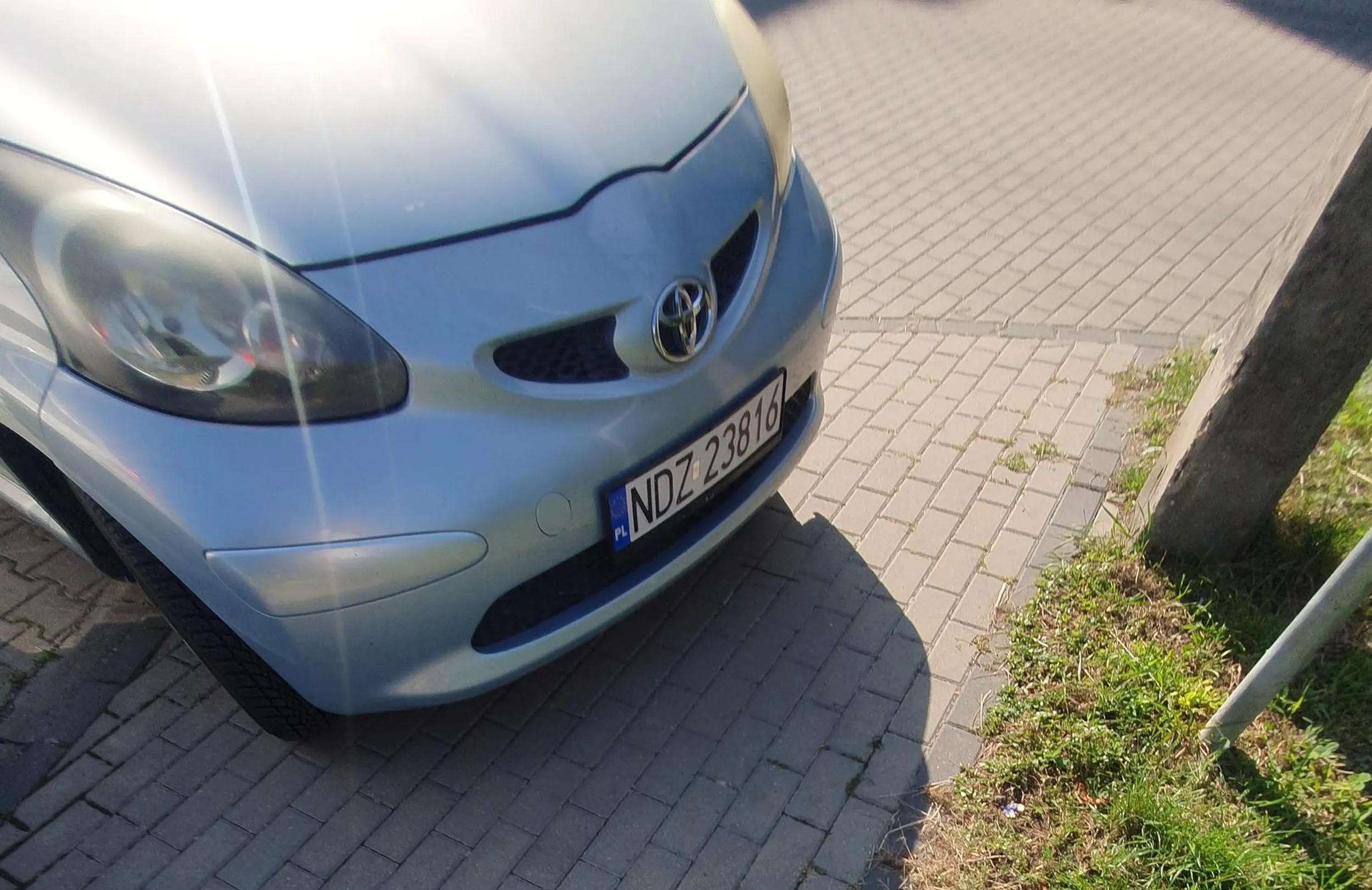 Proponuje nauczyc się parkować, chwile temu starsza pani na wózku nie mogła przejechać