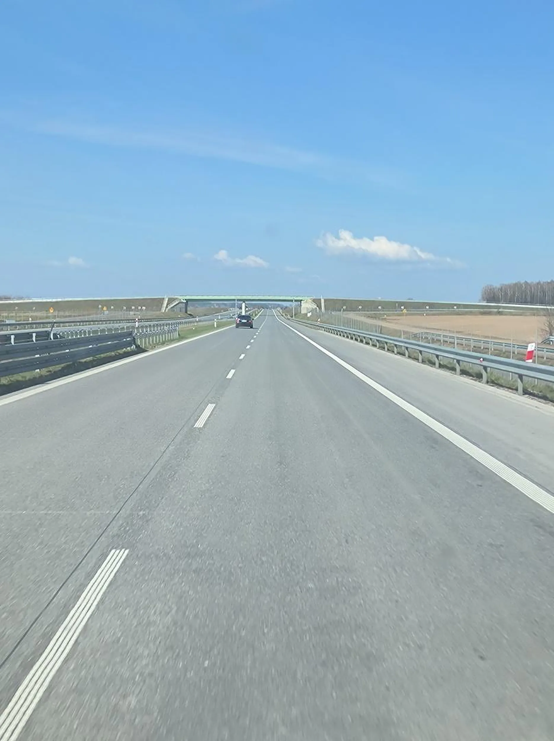 Kolega przyspawany do lewego pasa nie daje się wyprzedzić