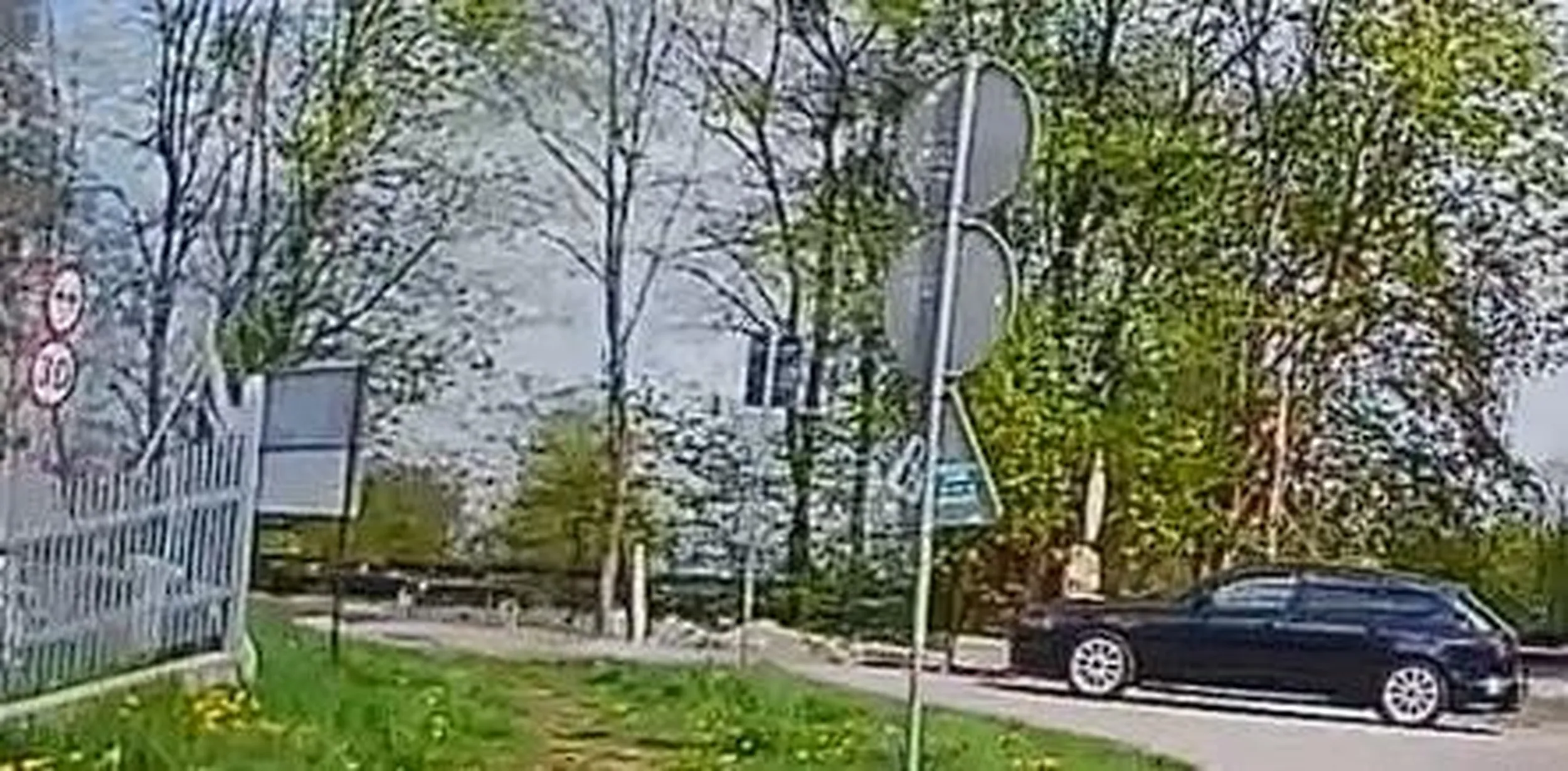 Audi A6 3.0 TDI Quattro S tronic - cwaniak... Jeździ pod zakazy... nie zważa na znaki drogowe. Zatrzymuje pojazd na przejściach dla pieszych...