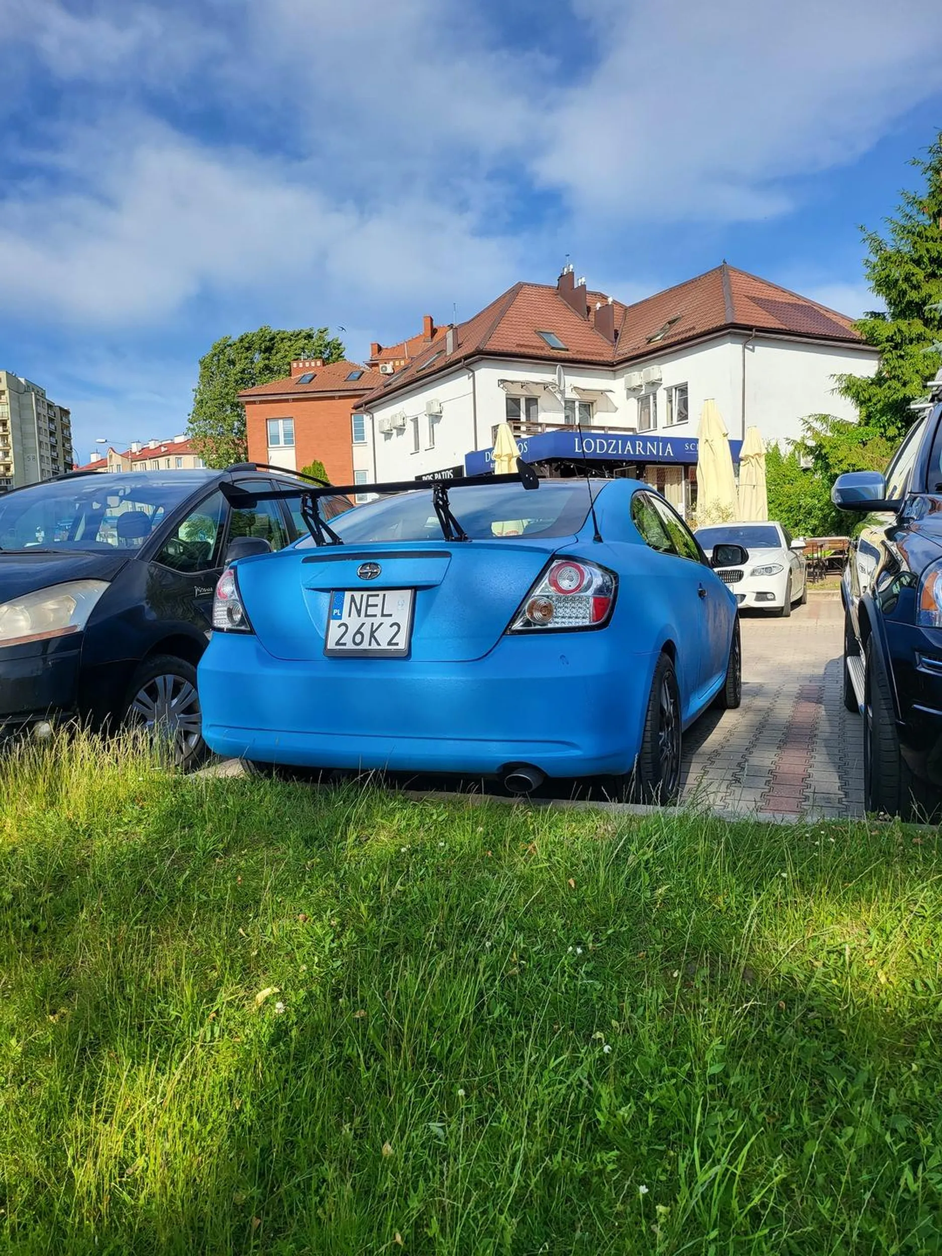 Ciekawe auto podziwiam oryginalność i odwagę.