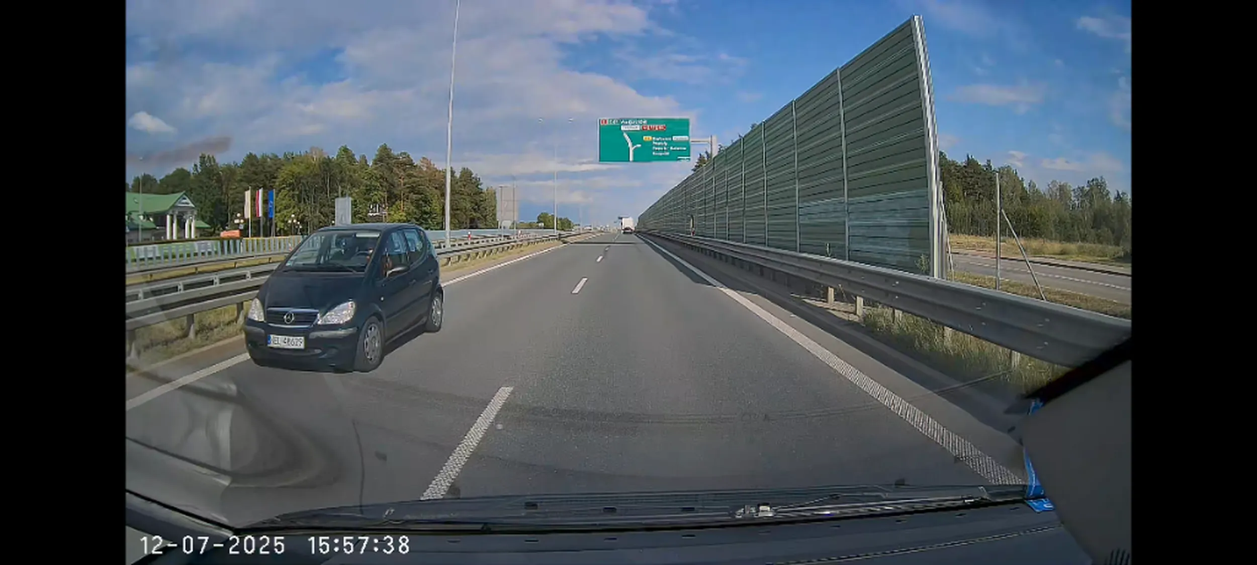 Pani lubi pod prąd jeździć!!