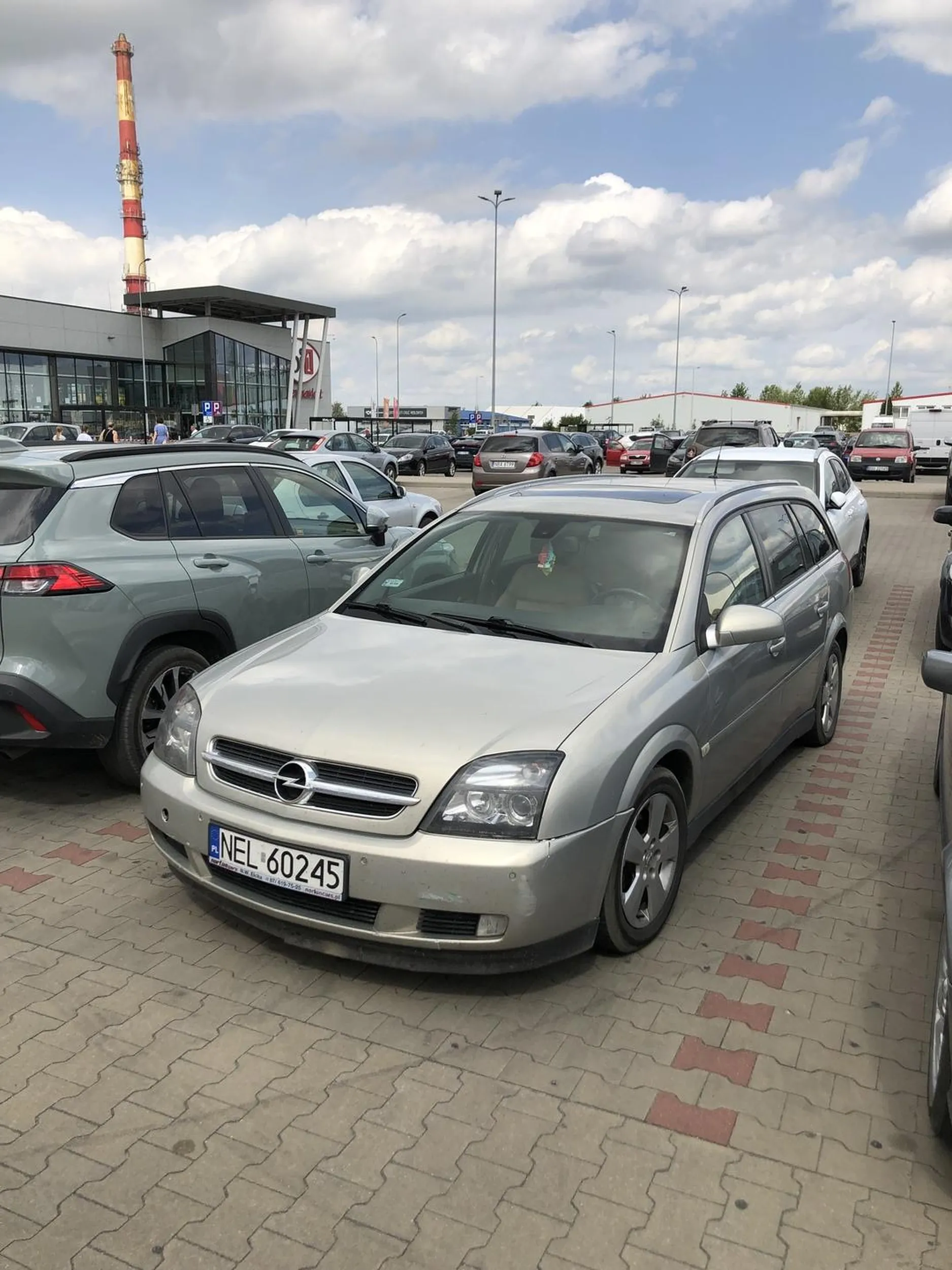 Pięknie zaparkowane auto ?