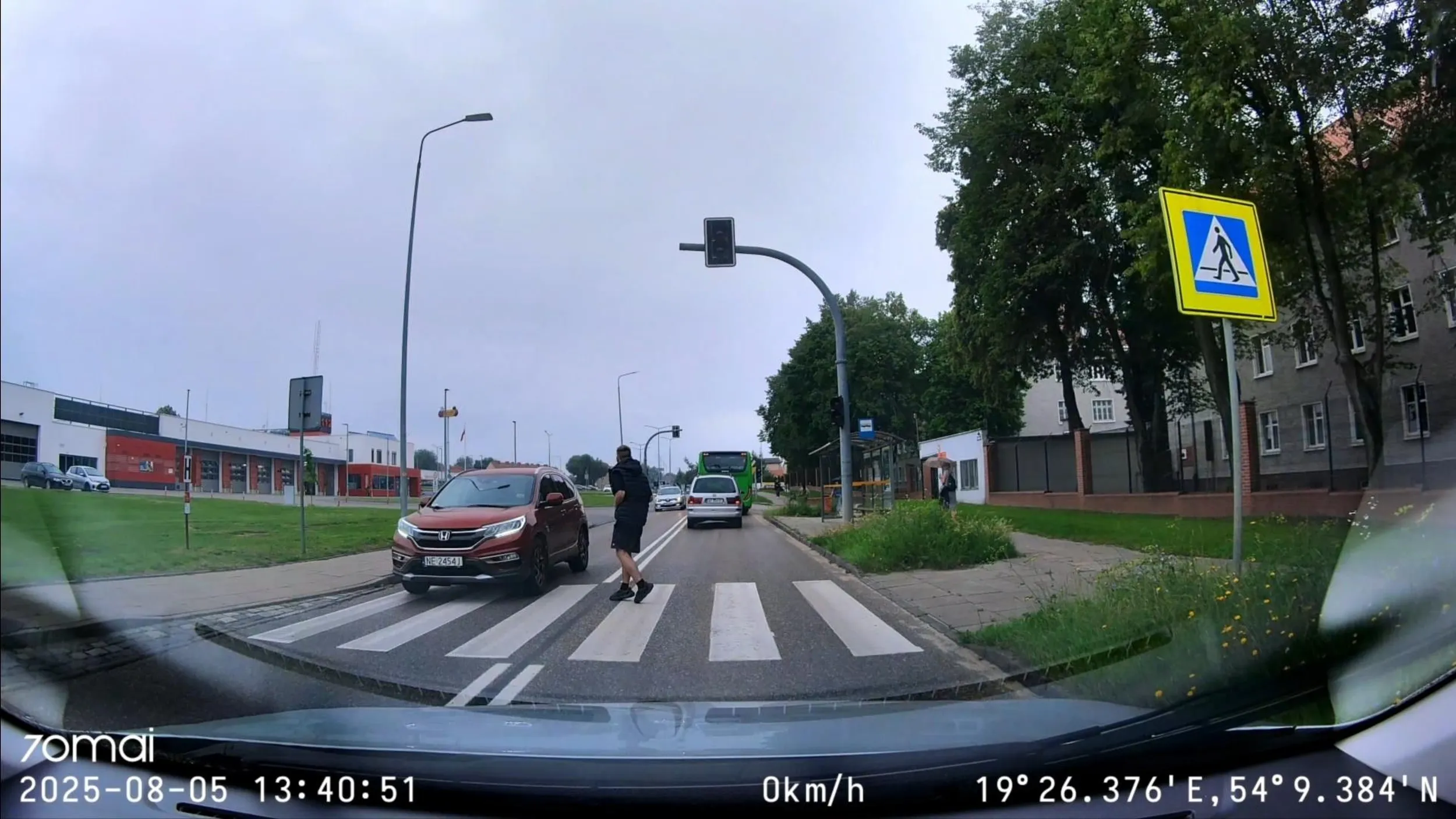 KIERUJĄCY TYM POJAZDEM ZABIŁ BY CZŁOWIEKA NA PASACH 5 SIERPNIA 2025 ROKU O GODZ. 13:40 W ELBLĄGU NA ŁĘCZYCKIEJ